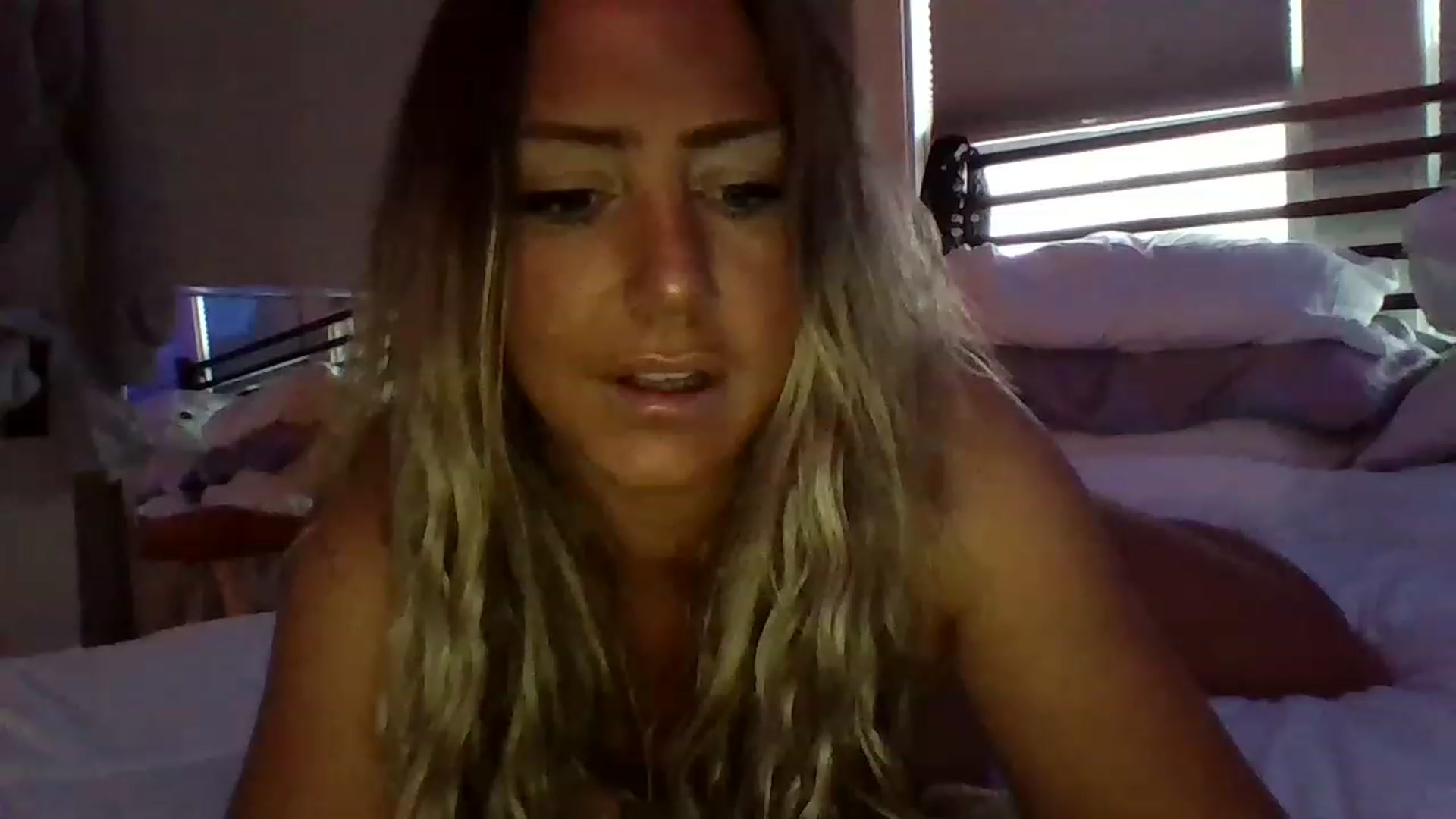 Gallery image thumbnail from hollywoodhot1's myfreecams stream on, 03/22/2023, 13:28 image 8 of 20