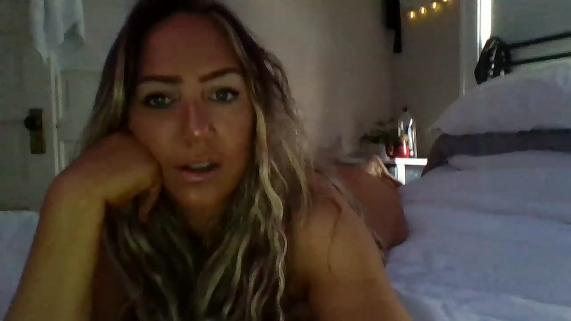 Gallery image thumbnail from hollywoodhot1's myfreecams stream on, 03/23/2023, 13:43 image 4 of 20