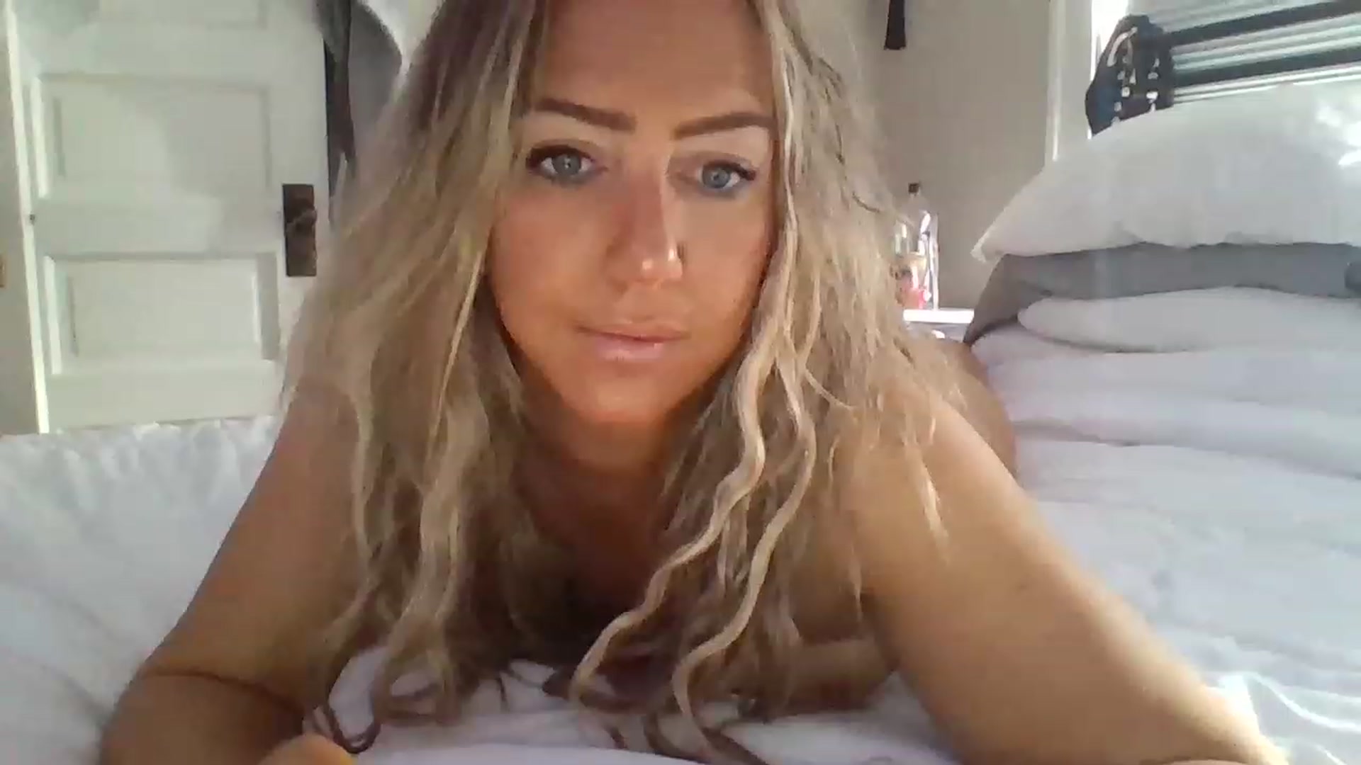 Gallery image thumbnail from hollywoodhot1's myfreecams stream on, 03/23/2023, 14:22 image 20 of 20