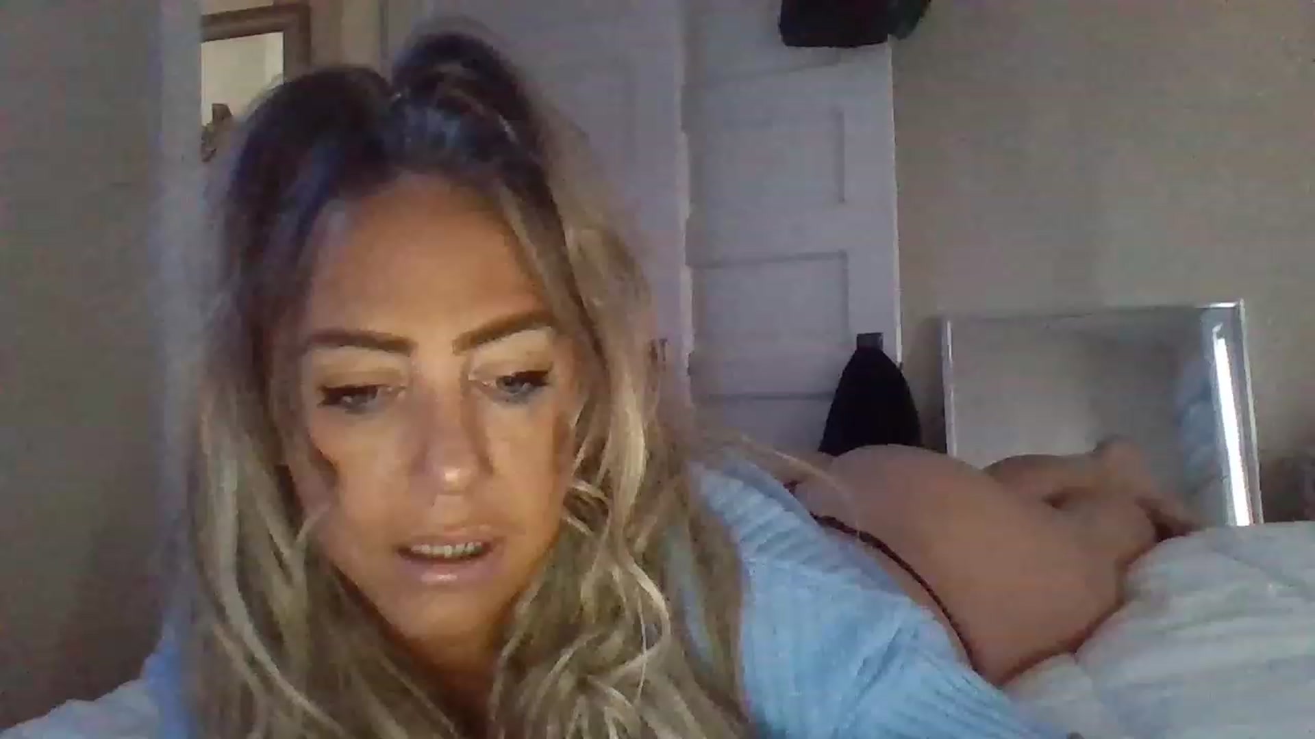 Gallery image thumbnail from hollywoodhot1's myfreecams stream on, 04/10/2023, 13:35 image 12 of 20