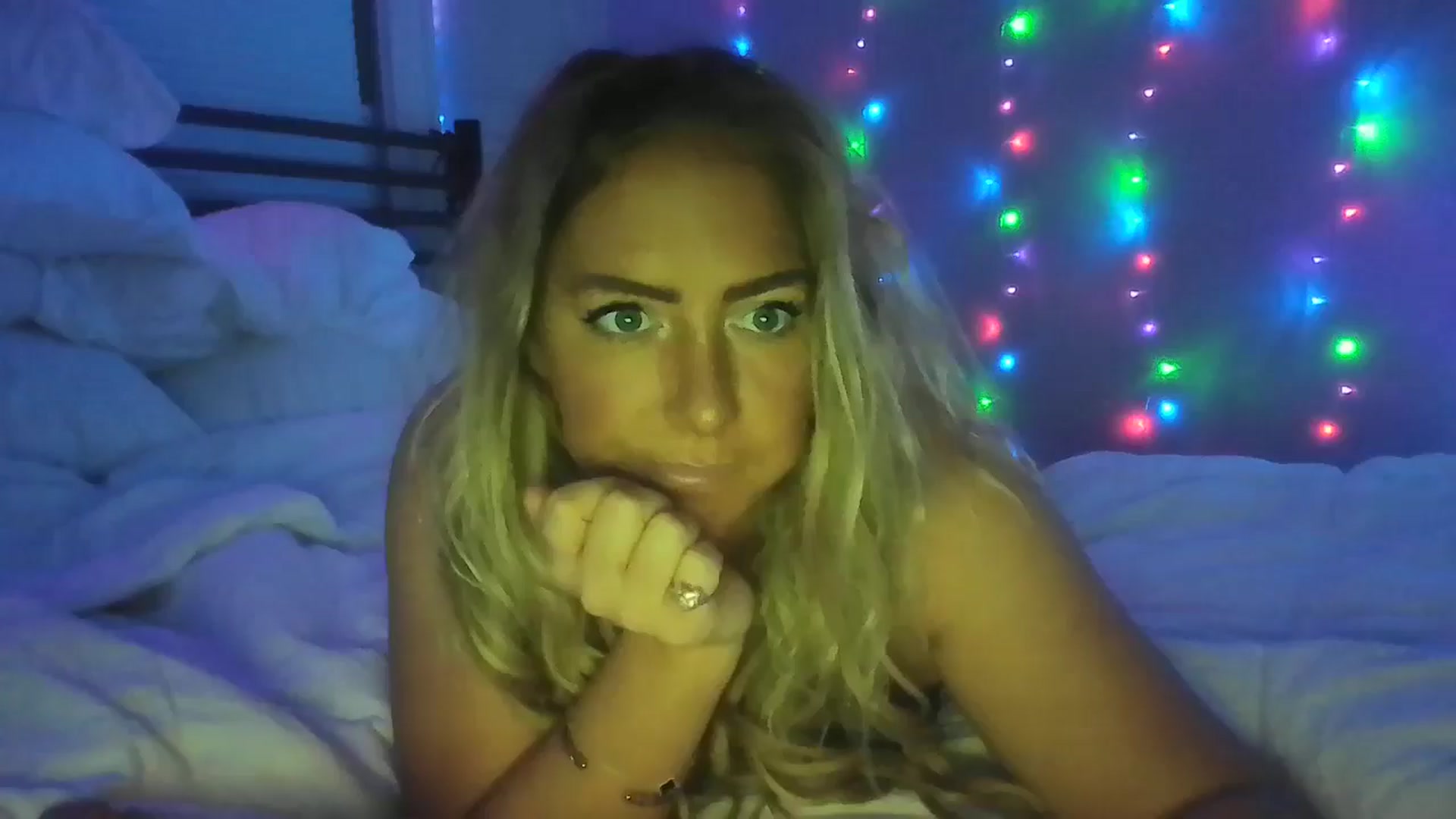 Gallery image thumbnail from hollywoodhot1's myfreecams stream on, 10/17/2024, 08:21 image 15 of 20