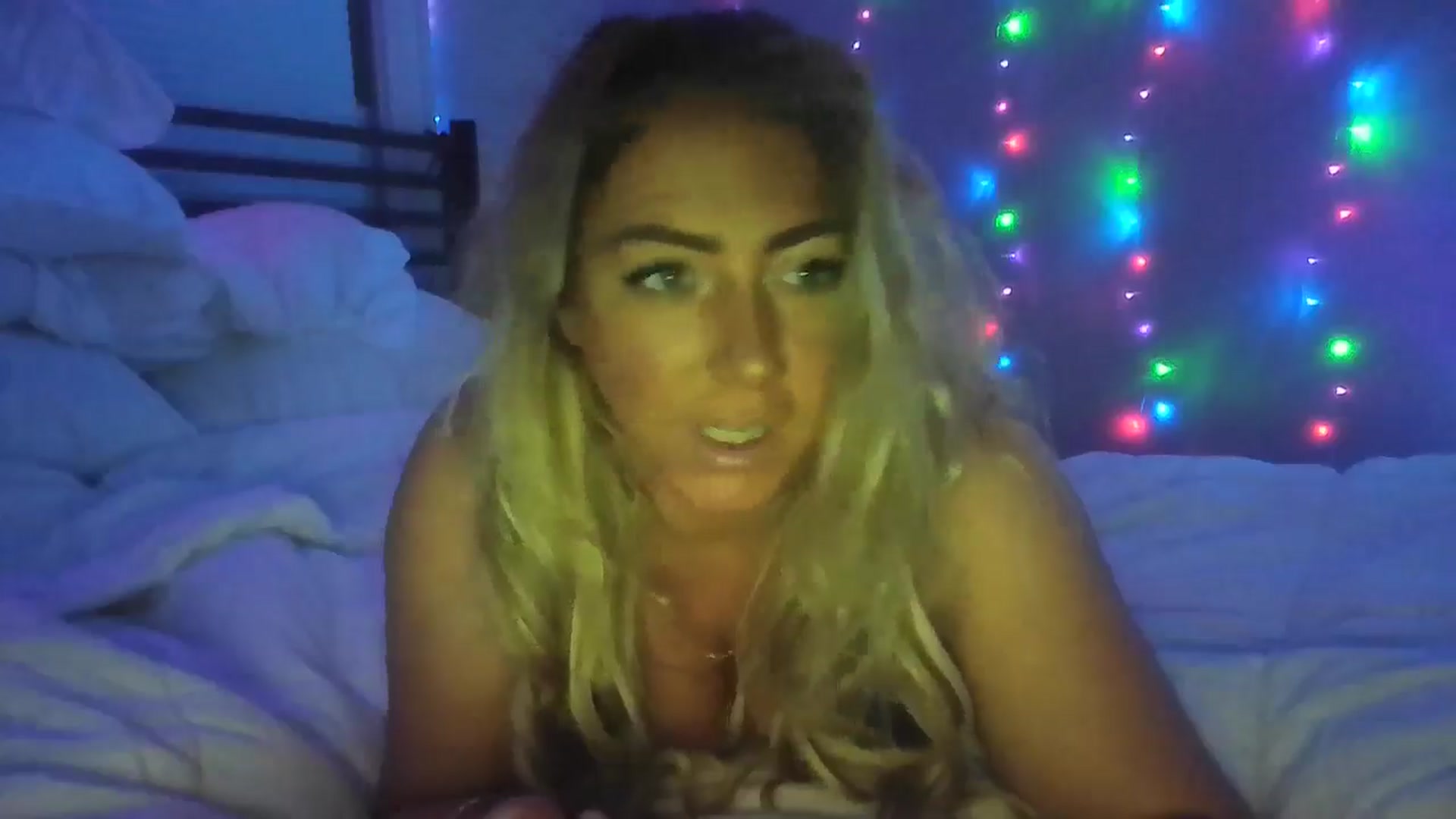 Gallery image thumbnail from hollywoodhot1's myfreecams stream on, 10/17/2024, 08:21 image 12 of 20