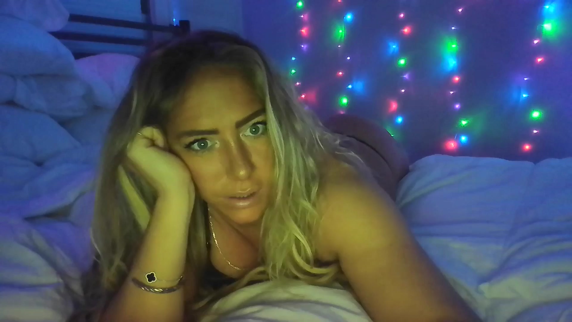 Gallery image thumbnail from hollywoodhot1's myfreecams stream on, 10/17/2024, 08:21 image 4 of 20