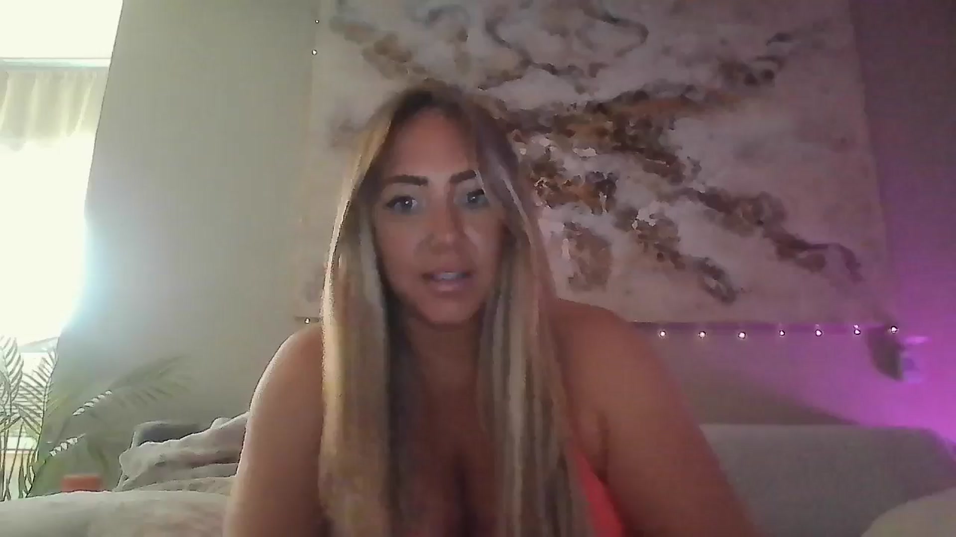 Gallery image thumbnail from hollywoodhot1's myfreecams stream on, 10/19/2024, 19:41 image 9 of 20