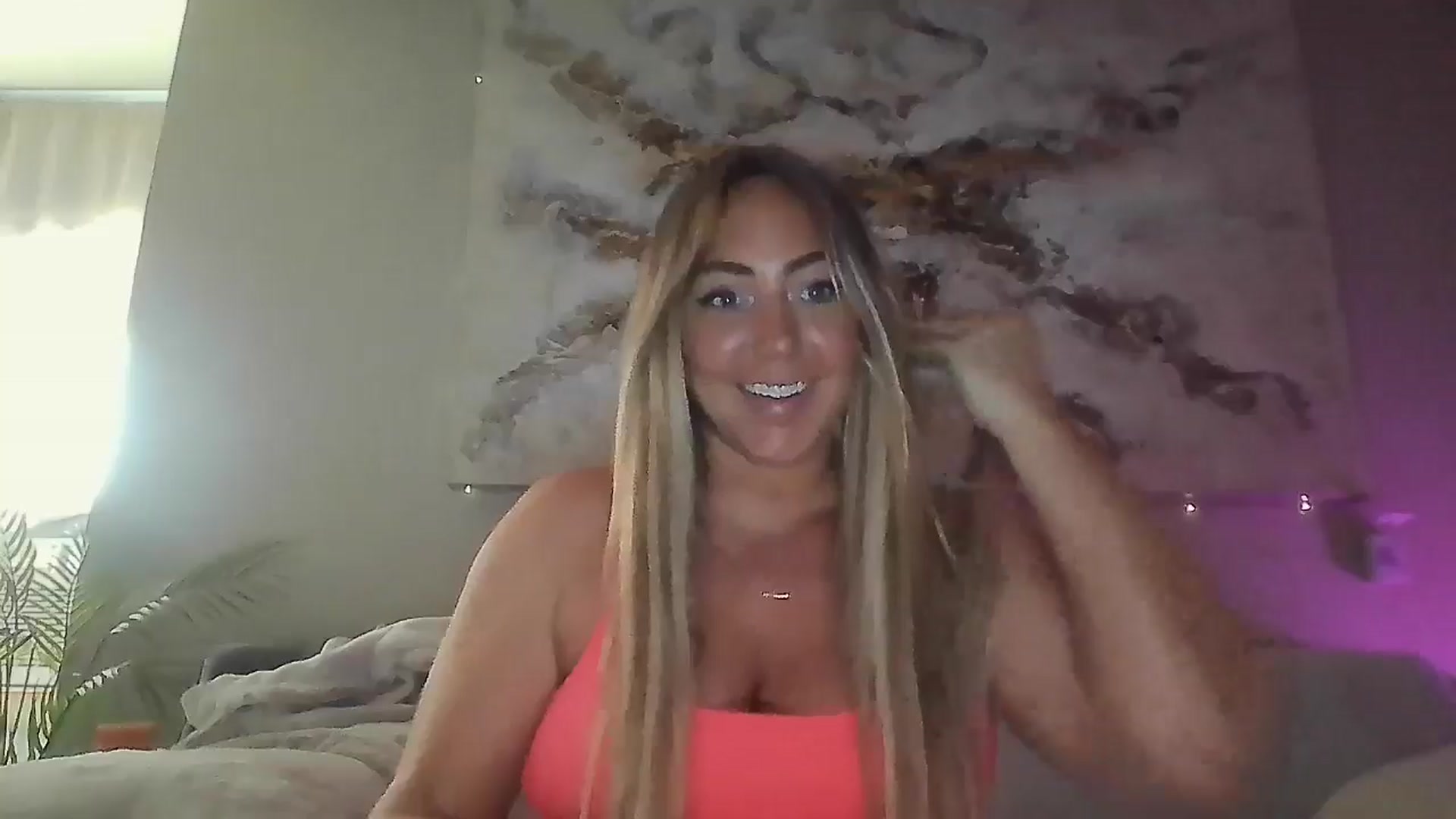 Gallery image thumbnail from hollywoodhot1's myfreecams stream on, 10/19/2024, 19:41 image 10 of 20