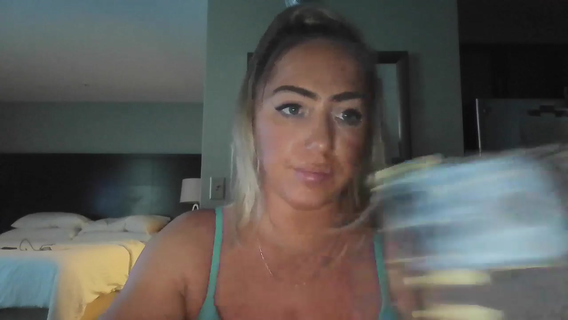 Gallery image thumbnail from hollywoodhot1's myfreecams stream on, 11/27/2024, 19:37 image 12 of 20