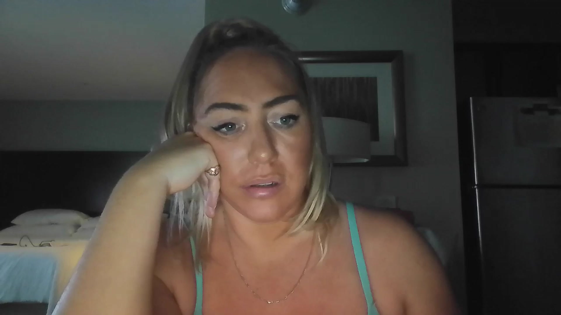 Gallery image thumbnail from hollywoodhot1's myfreecams stream on, 11/27/2024, 19:37 image 13 of 20