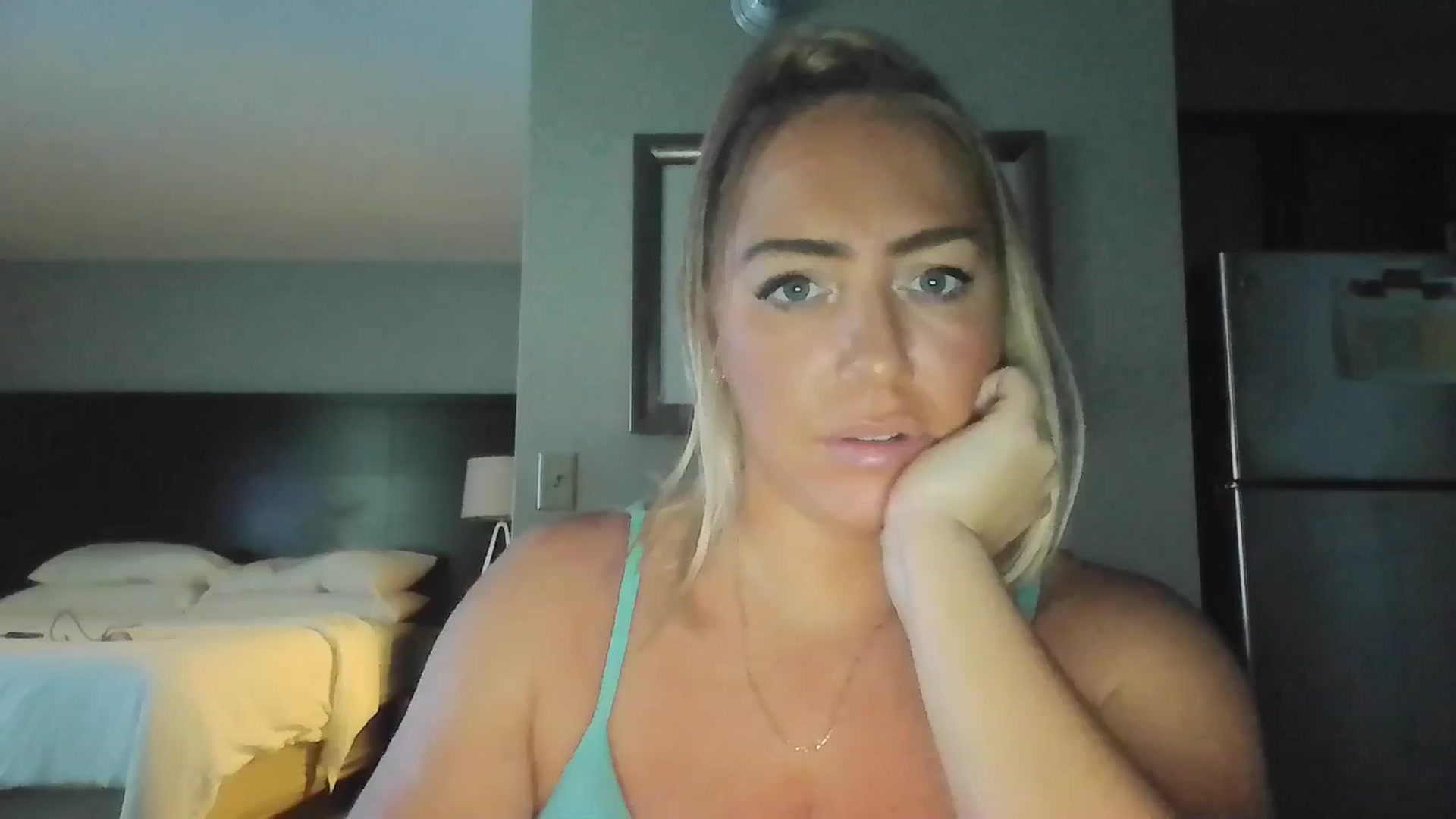 Gallery image thumbnail from hollywoodhot1's myfreecams stream on, 11/27/2024, 19:37 image 6 of 20