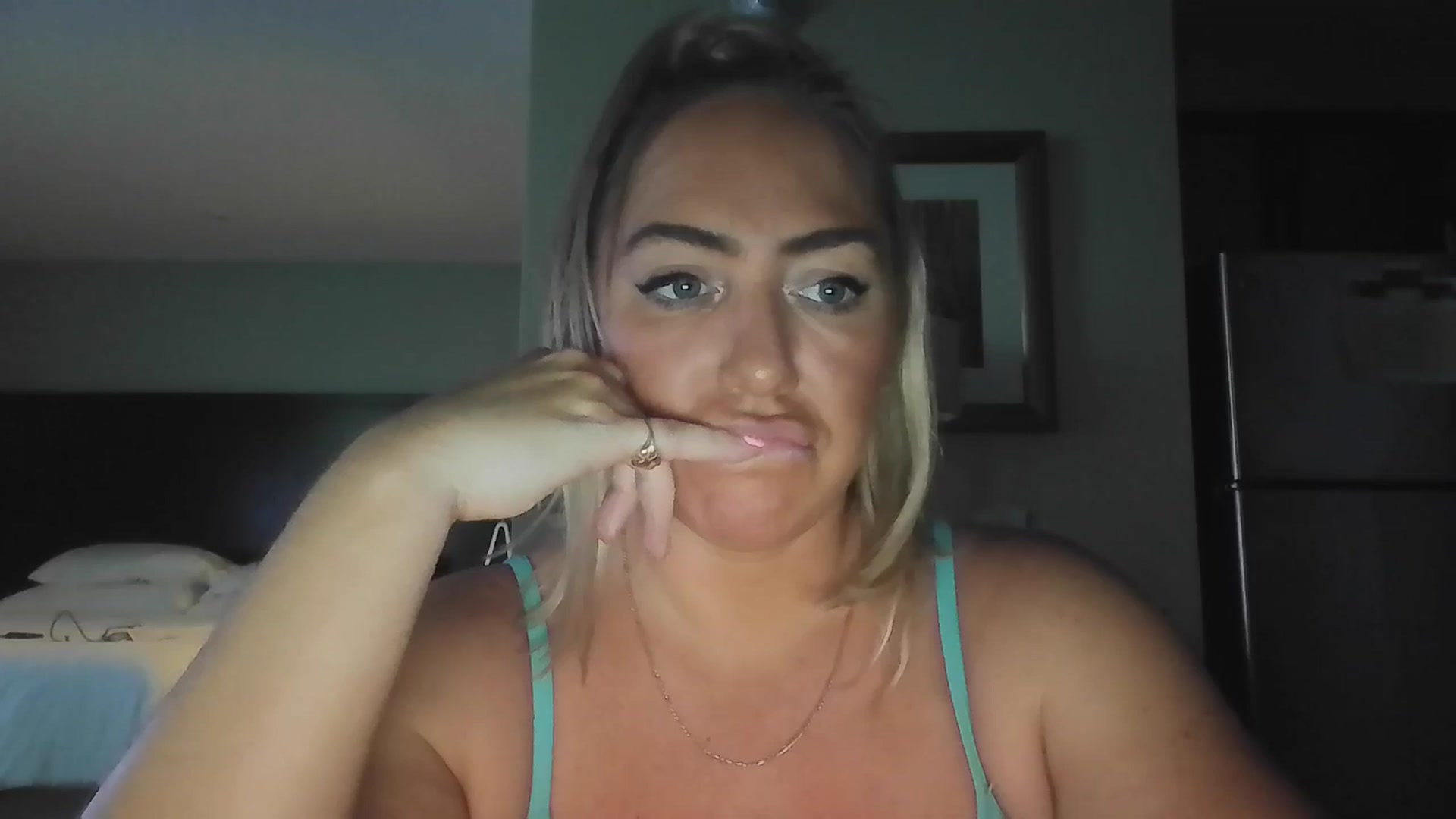 Gallery image thumbnail from hollywoodhot1's myfreecams stream on, 11/27/2024, 19:37 image 15 of 20