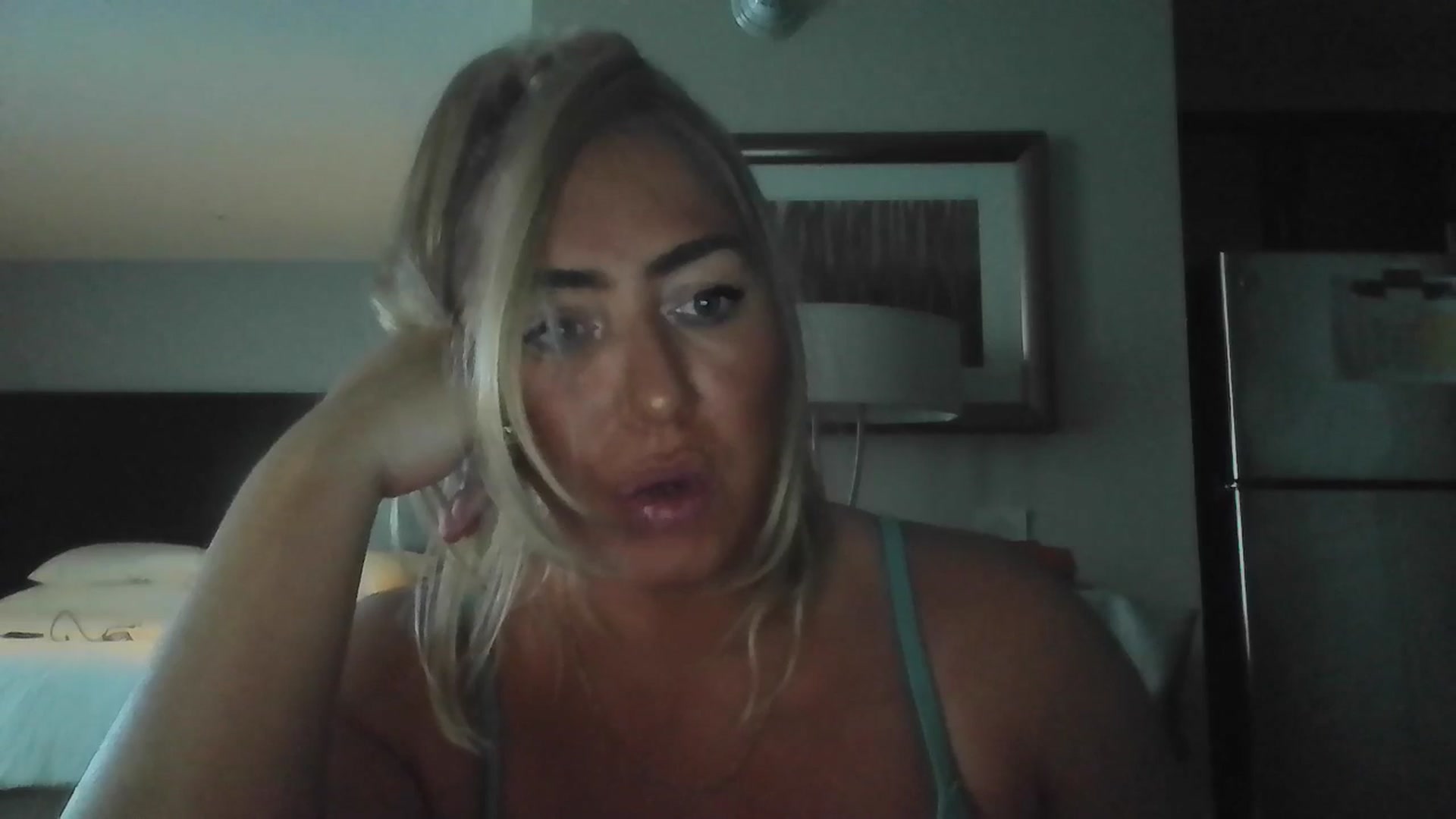 Gallery image thumbnail from hollywoodhot1's myfreecams stream on, 11/27/2024, 19:37 image 11 of 20