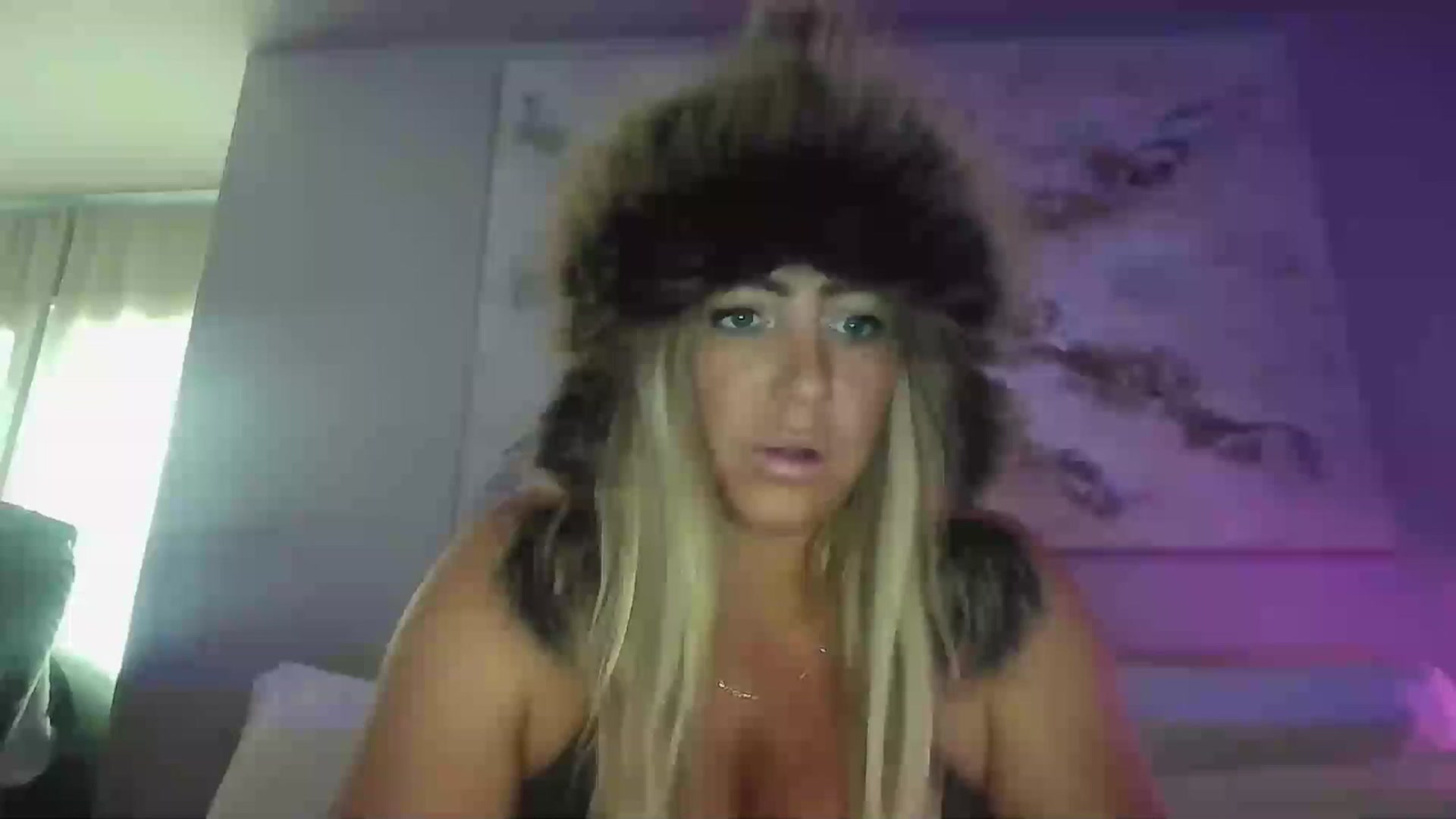 Gallery image thumbnail from hollywoodhot1's myfreecams stream on, 12/02/2024, 17:22 image 7 of 20