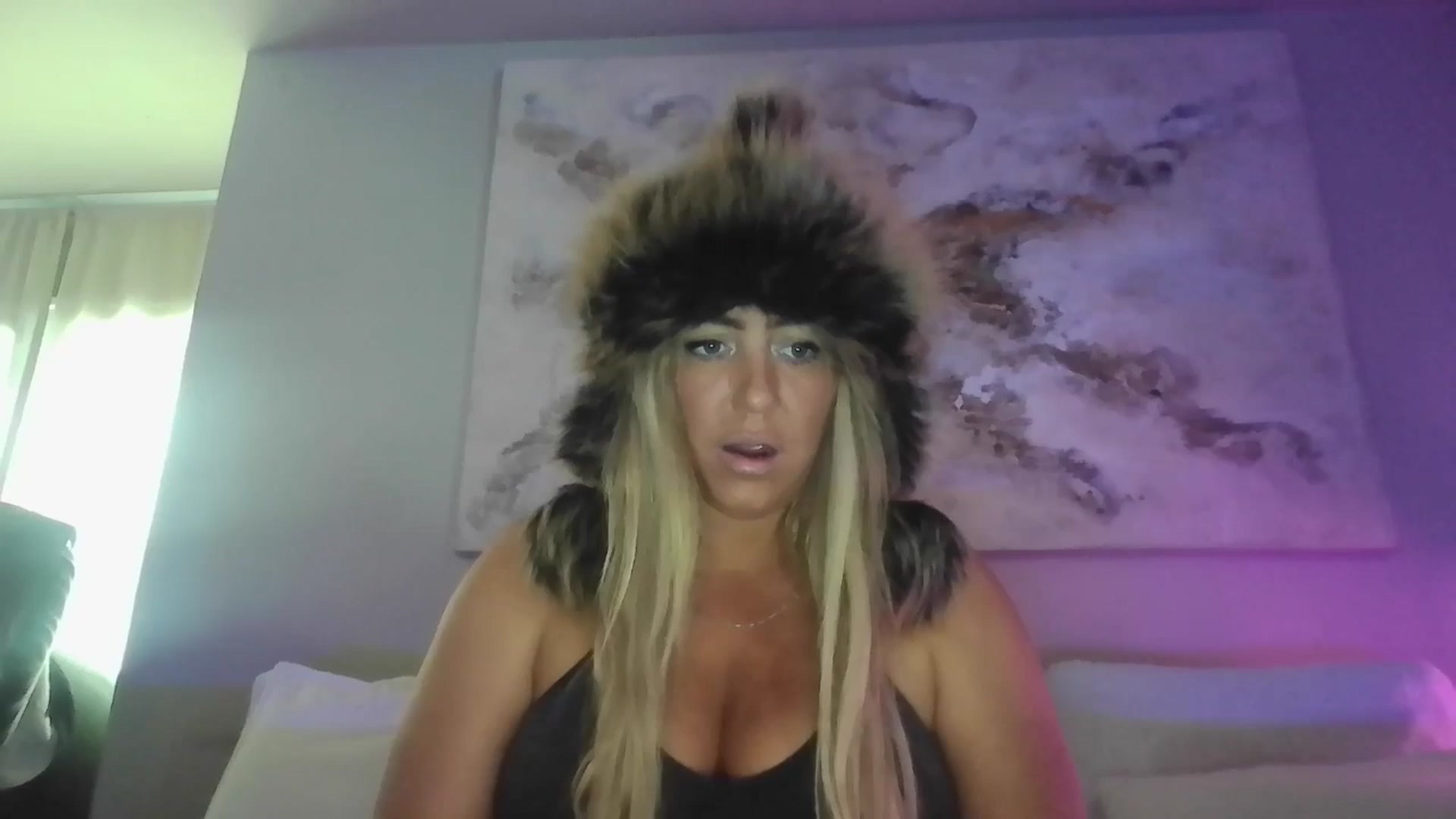 Gallery image thumbnail from hollywoodhot1's myfreecams stream on, 12/02/2024, 17:22 image 6 of 20