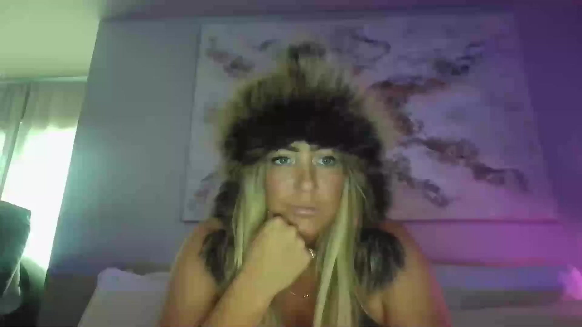 Gallery image thumbnail from hollywoodhot1's myfreecams stream on, 12/02/2024, 17:22 image 16 of 20