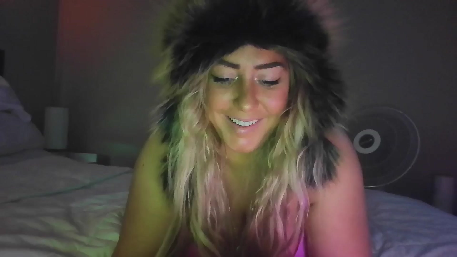 Gallery image thumbnail from hollywoodhot1's myfreecams stream on, 12/16/2024, 17:38 image 12 of 20