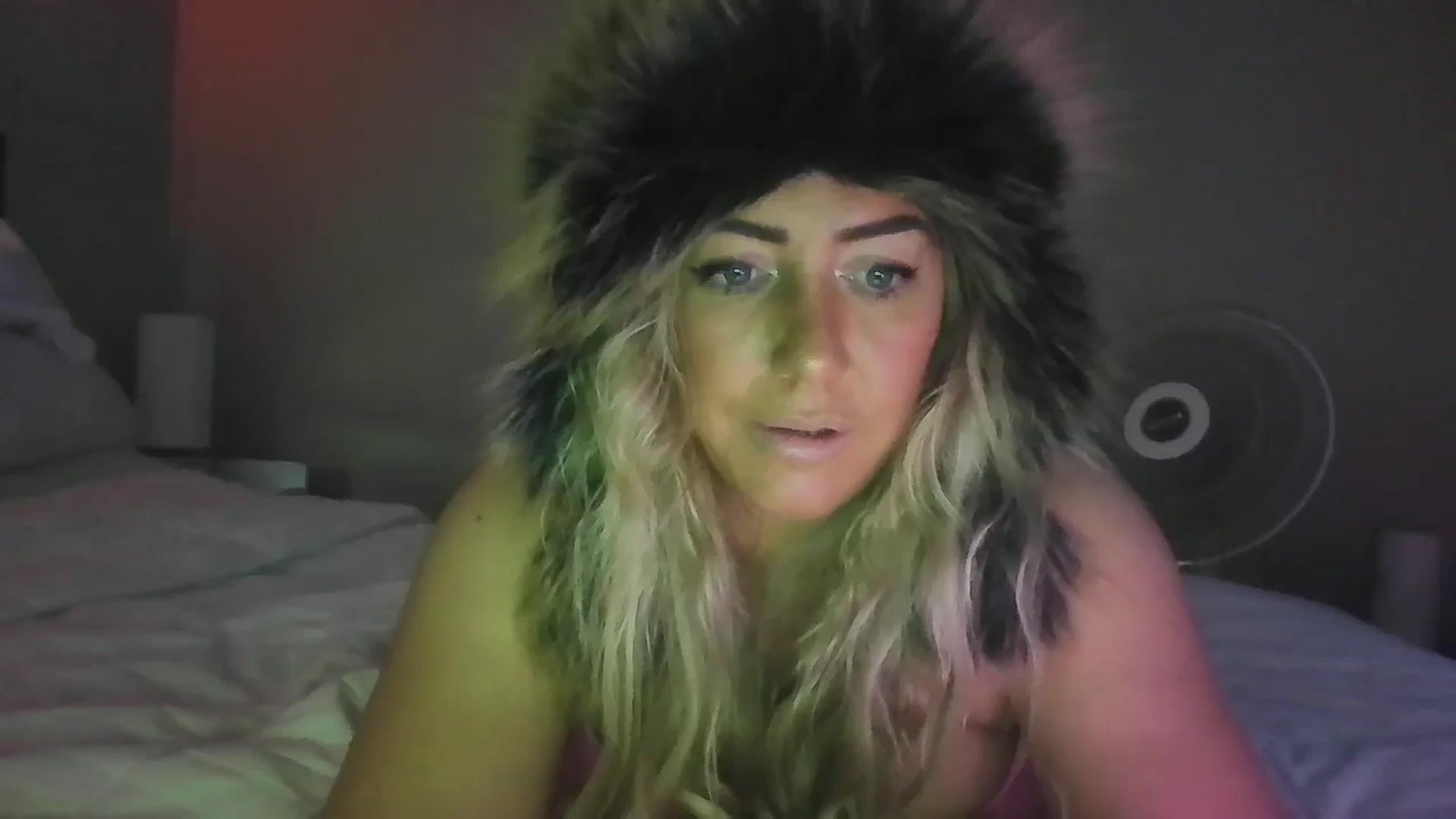 Gallery image thumbnail from hollywoodhot1's myfreecams stream on, 12/16/2024, 17:38 image 11 of 20
