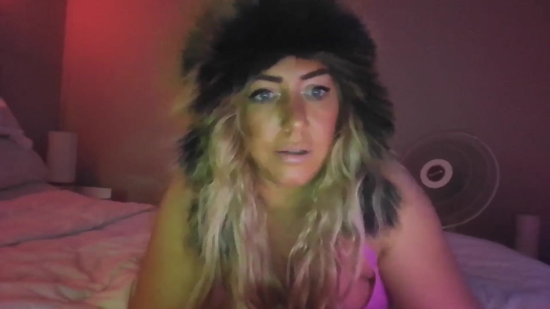 Gallery image thumbnail from hollywoodhot1's myfreecams stream on, 12/16/2024, 17:38 image 5 of 20