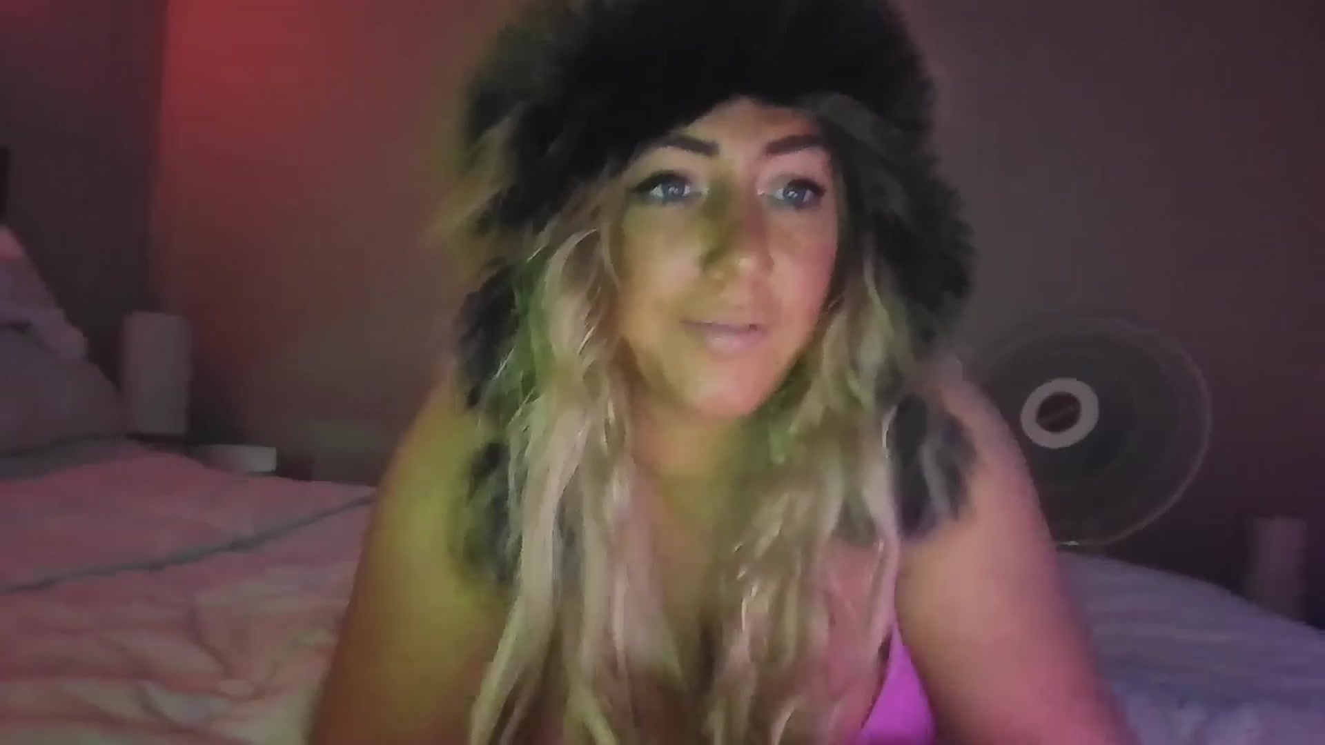 Gallery image thumbnail from hollywoodhot1's myfreecams stream on, 12/16/2024, 17:38 image 8 of 20