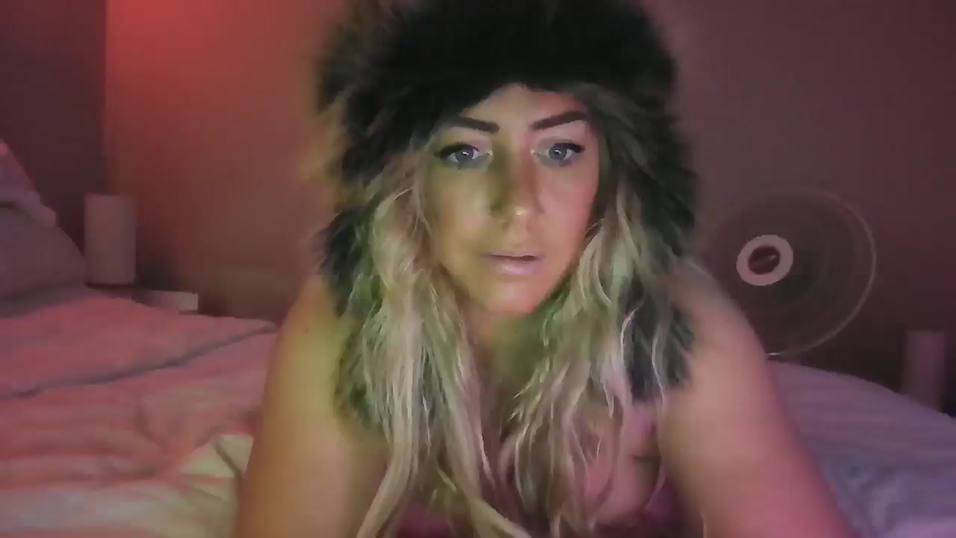 Gallery image thumbnail from hollywoodhot1's myfreecams stream on, 12/16/2024, 17:38 image 4 of 20
