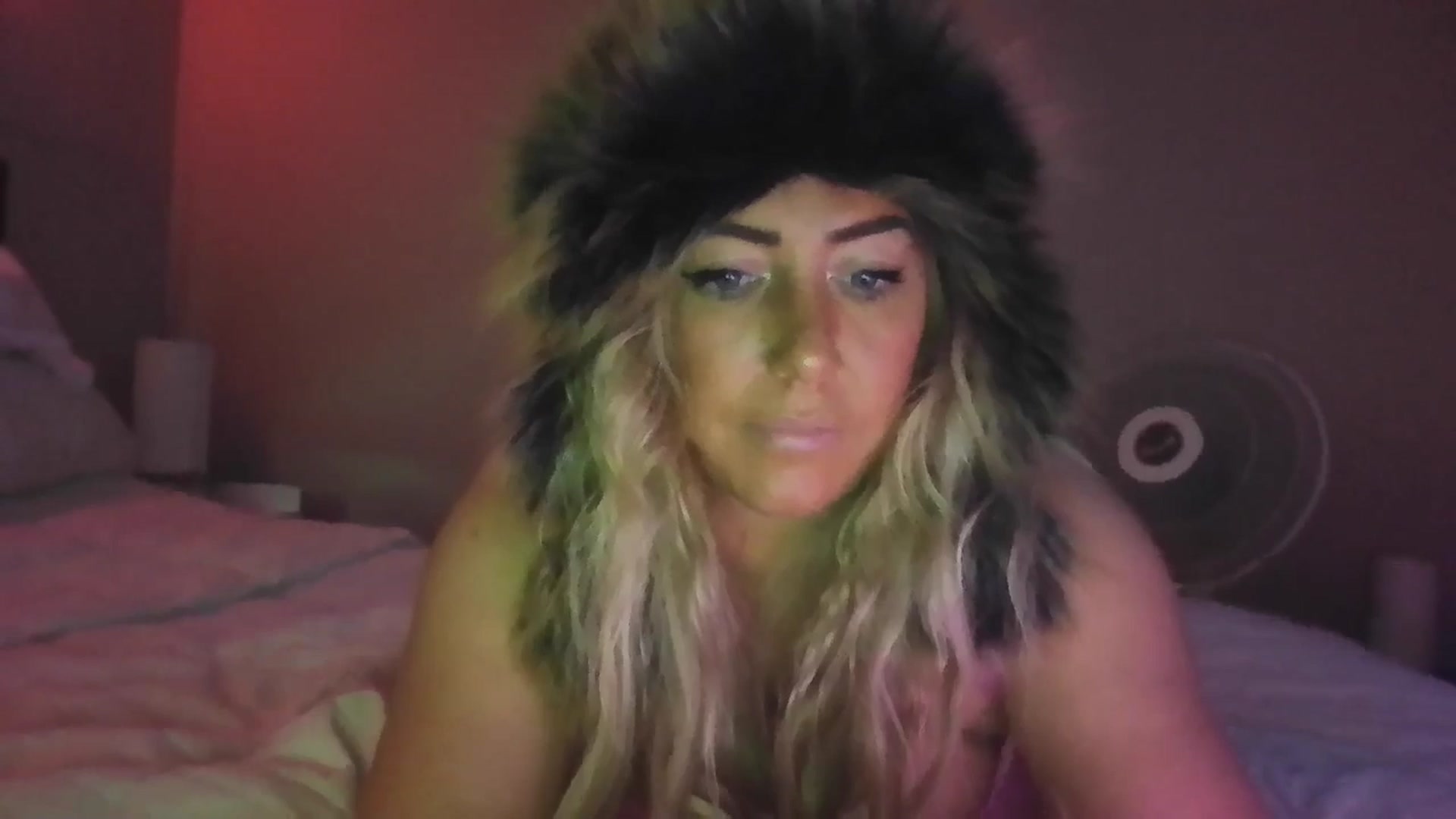 Gallery image thumbnail from hollywoodhot1's myfreecams stream on, 12/16/2024, 17:38 image 7 of 20