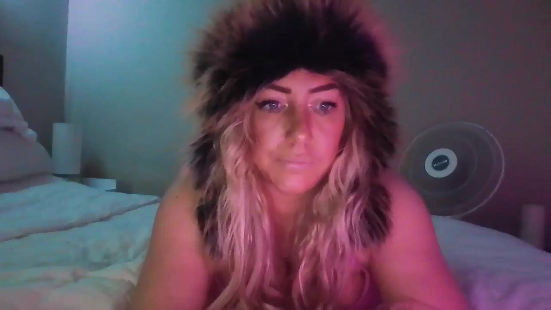 Gallery image thumbnail from hollywoodhot1's myfreecams stream on, 12/16/2024, 17:38 image 19 of 20