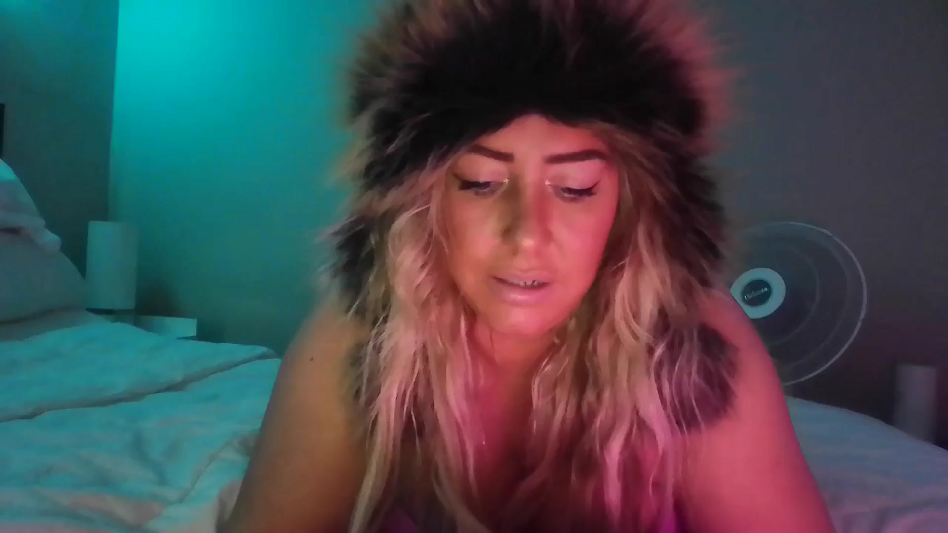 Gallery image thumbnail from hollywoodhot1's myfreecams stream on, 12/16/2024, 17:38 image 16 of 20