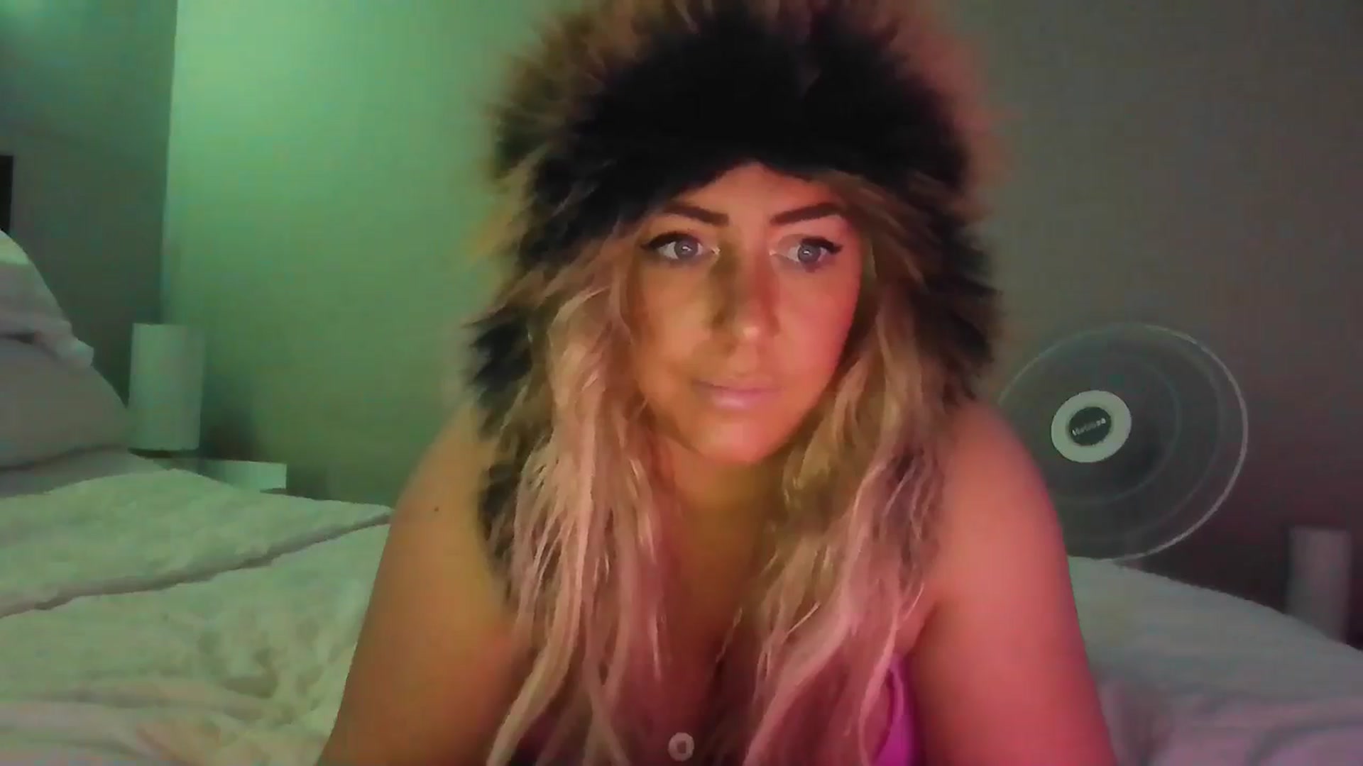 Gallery image thumbnail from hollywoodhot1's myfreecams stream on, 12/16/2024, 17:38 image 20 of 20