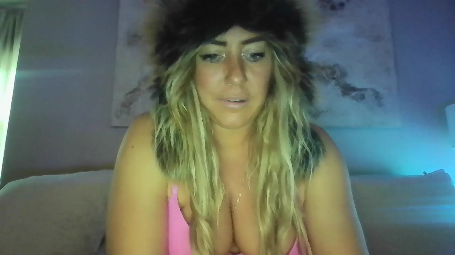 Gallery image thumbnail from hollywoodhot1's myfreecams stream on, 12/16/2024, 19:26 image 10 of 20
