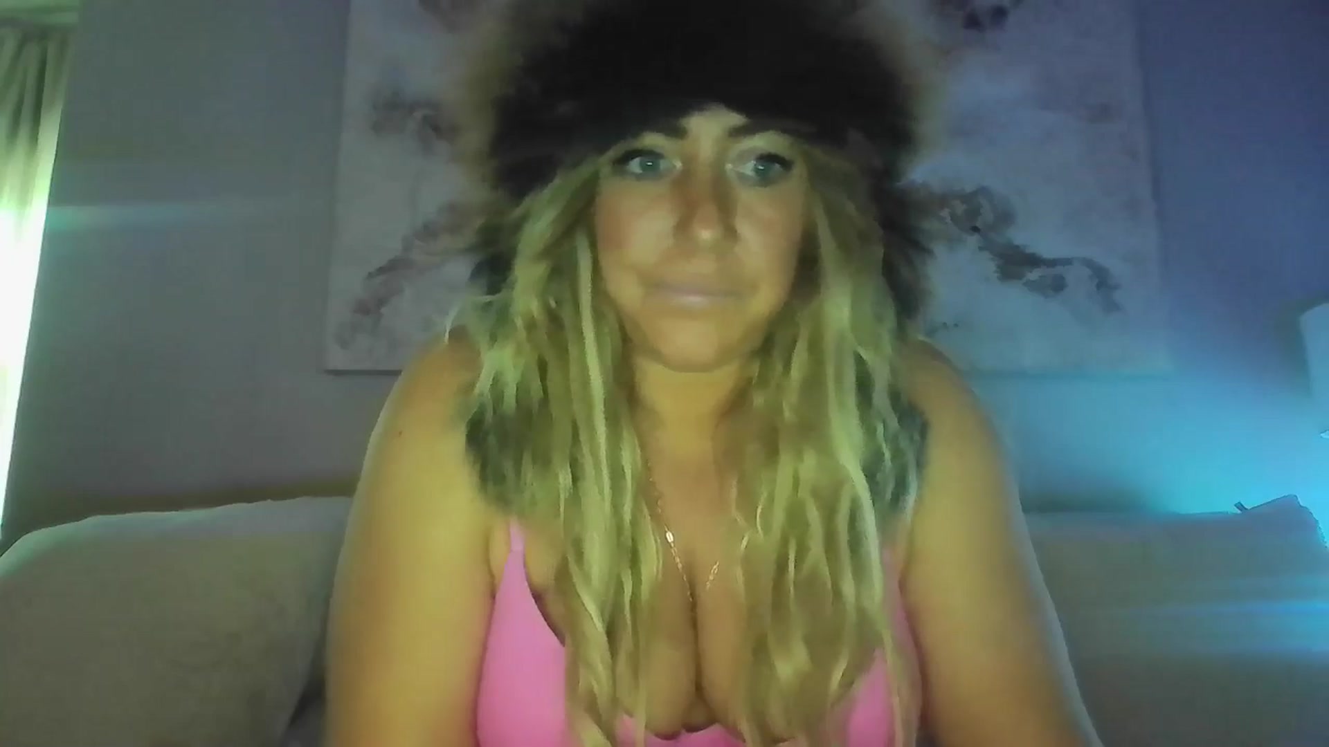 Gallery image thumbnail from hollywoodhot1's myfreecams stream on, 12/16/2024, 19:26 image 13 of 20