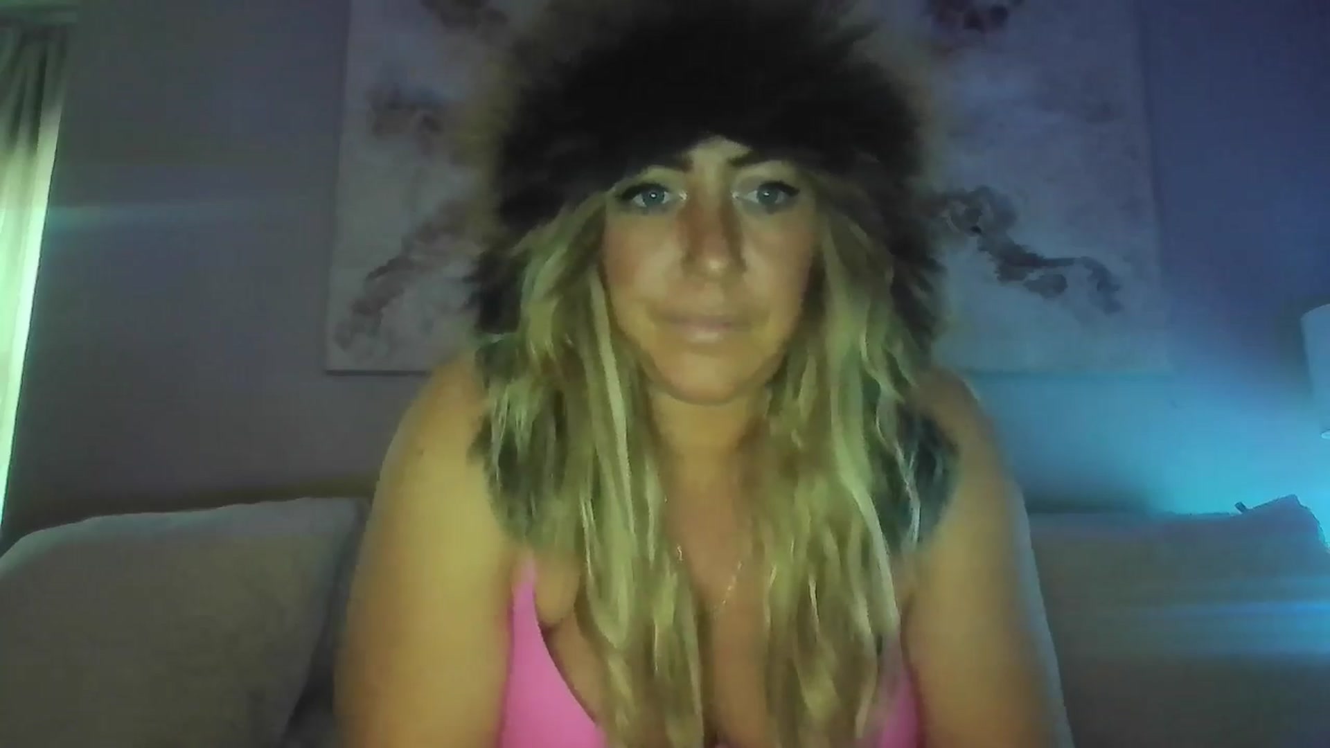 Gallery image thumbnail from hollywoodhot1's myfreecams stream on, 12/16/2024, 19:26 image 15 of 20