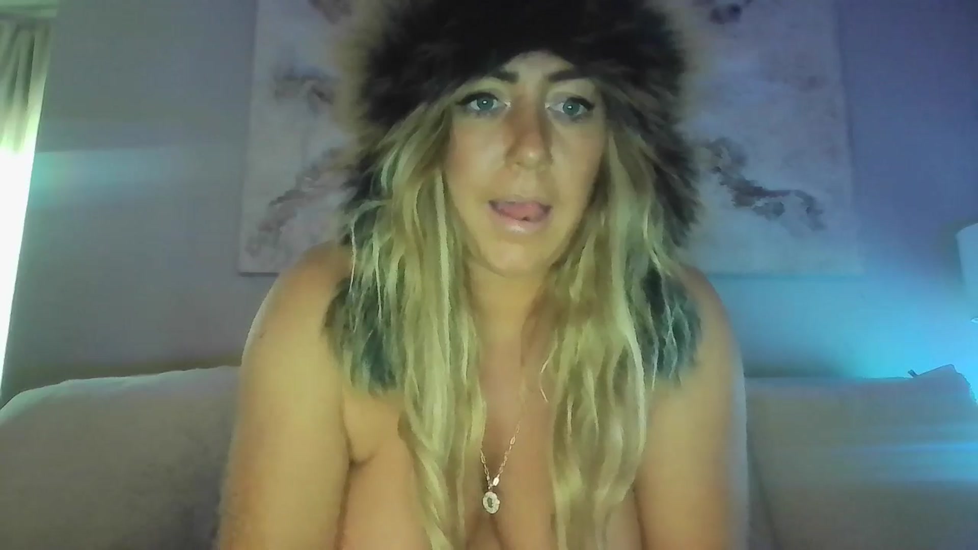 Gallery image thumbnail from hollywoodhot1's myfreecams stream on, 12/16/2024, 19:26 image 19 of 20