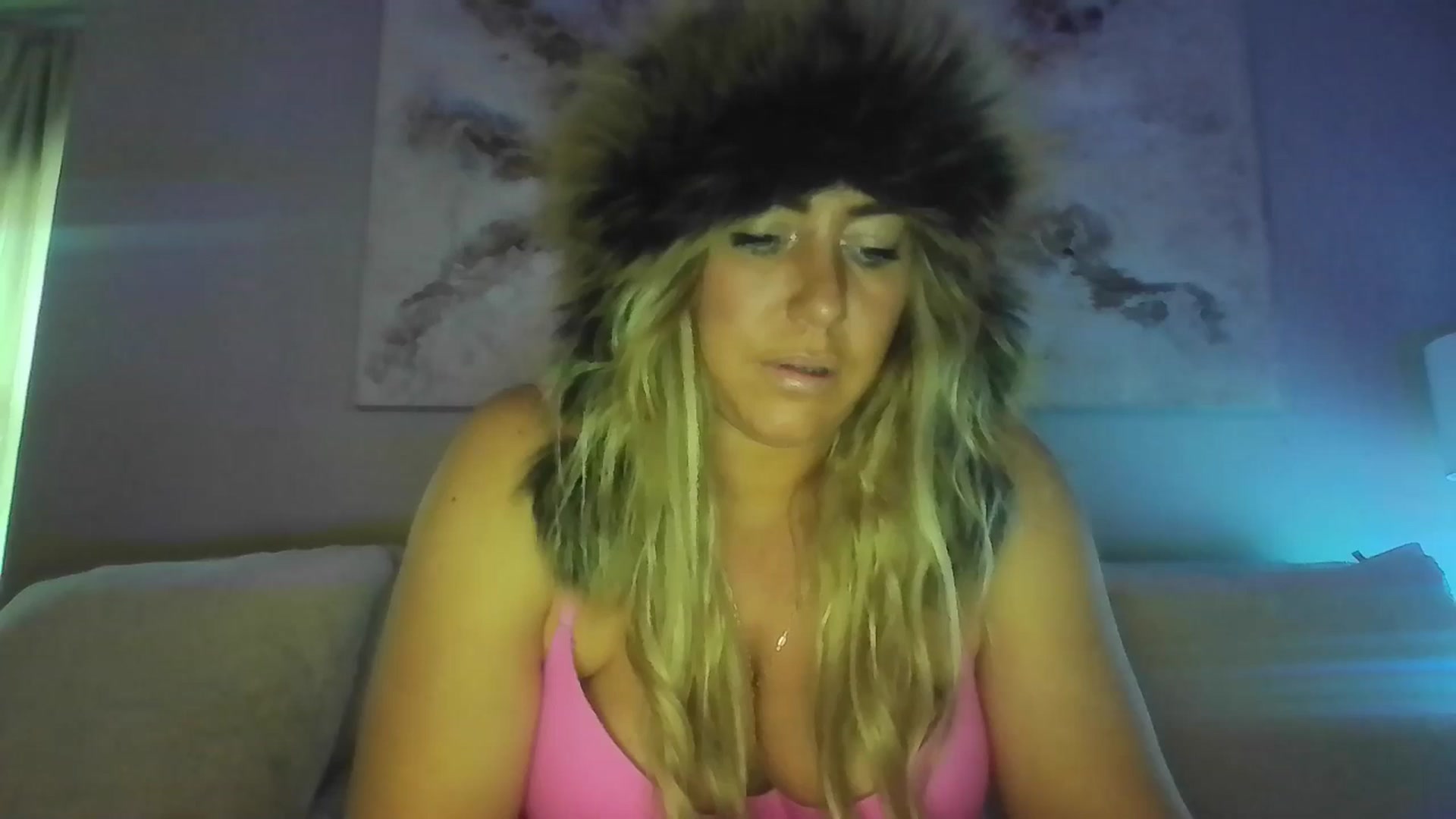 Gallery image thumbnail from hollywoodhot1's myfreecams stream on, 12/16/2024, 19:26 image 16 of 20