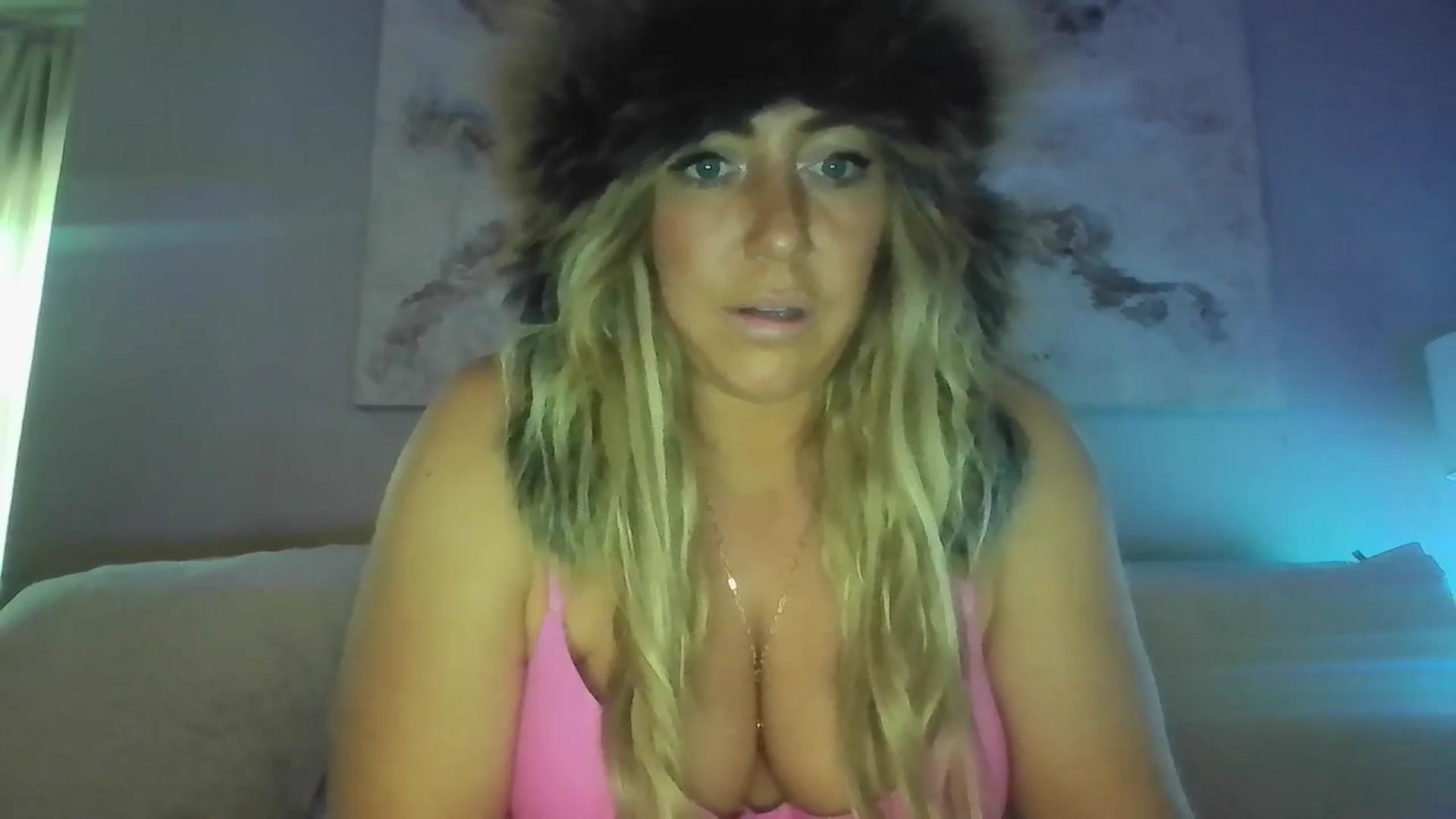 Gallery image thumbnail from hollywoodhot1's myfreecams stream on, 12/16/2024, 19:26 image 14 of 20