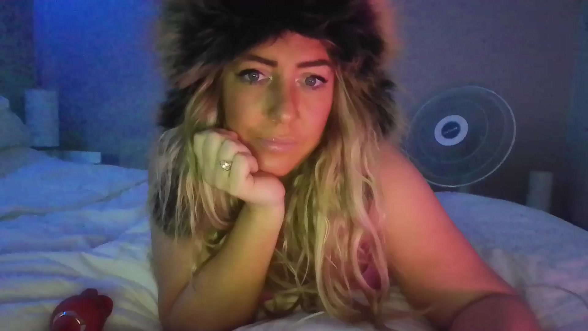 Gallery image thumbnail from hollywoodhot1's myfreecams stream on, 12/16/2024, 19:26 image 1 of 20