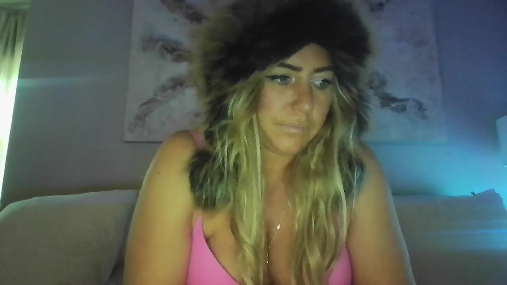 Gallery image thumbnail from hollywoodhot1's myfreecams stream on, 12/16/2024, 19:26 image 18 of 20