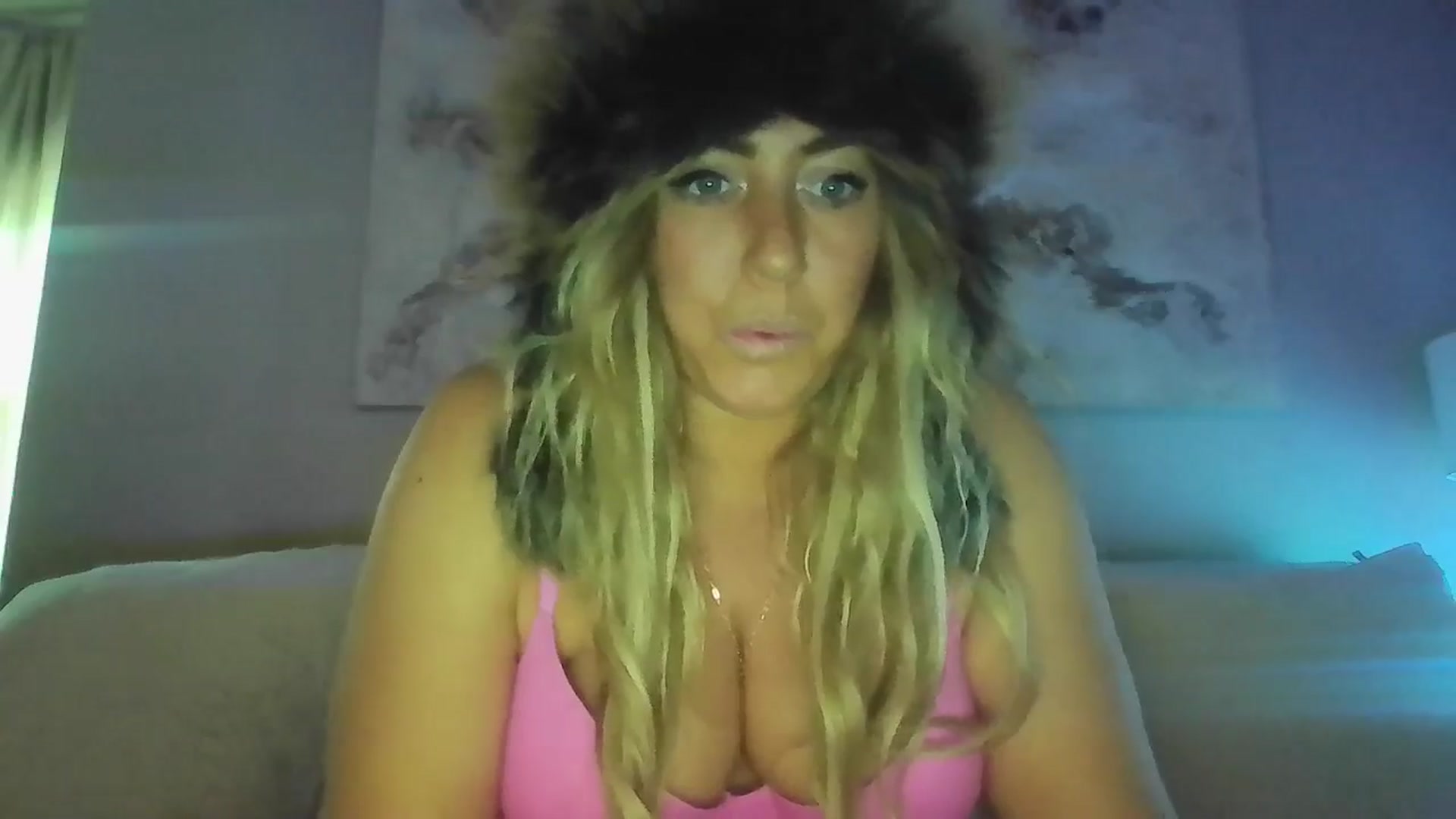 Gallery image thumbnail from hollywoodhot1's myfreecams stream on, 12/16/2024, 19:26 image 12 of 20