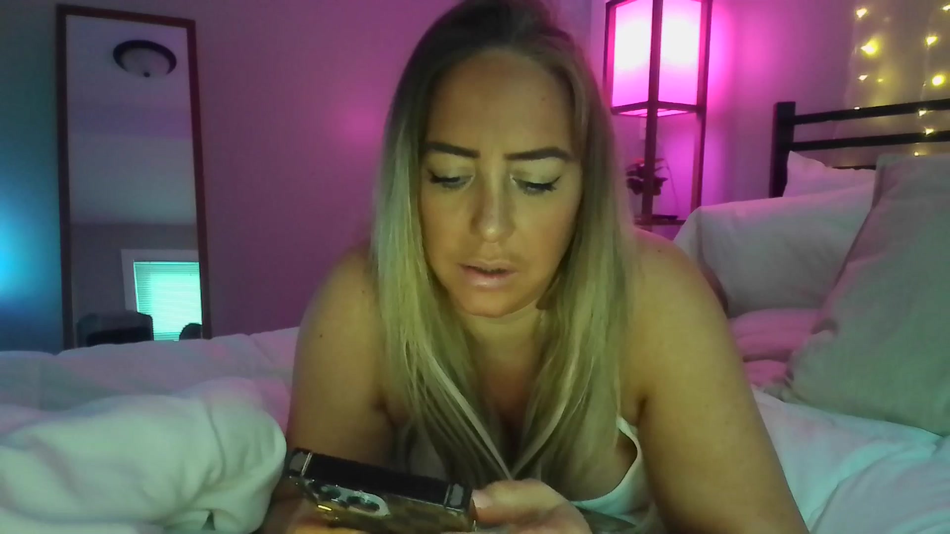 Gallery image thumbnail from hollywoodhot1's myfreecams stream on, 01/20/2025, 14:01 image 14 of 20