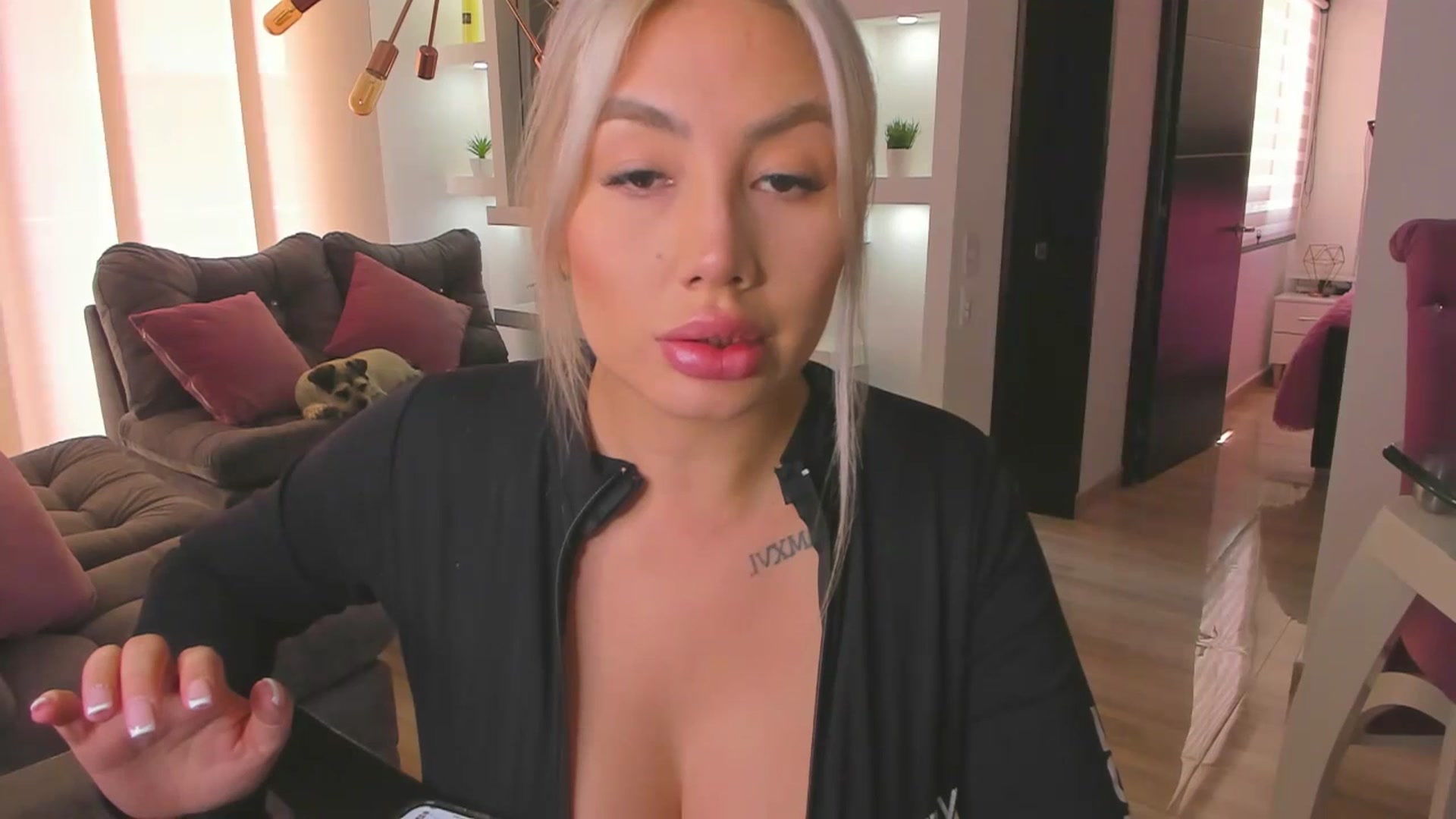 Gallery image thumbnail from holy_blonde's myfreecams stream on, 03/05/2024, 17:06 image 4 of 20
