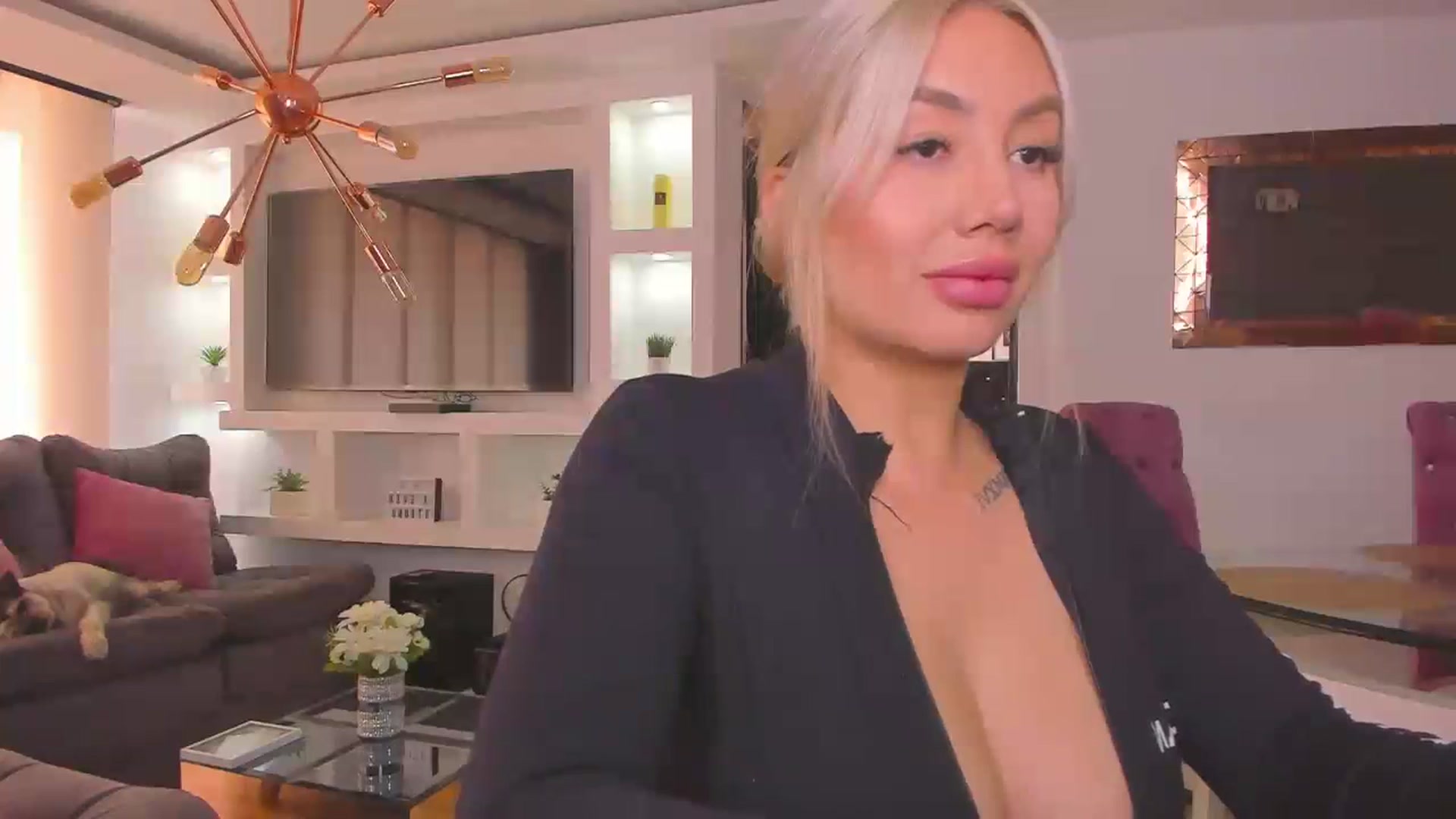 Gallery image thumbnail from holy_blonde's myfreecams stream on, 03/05/2024, 17:06 image 19 of 20