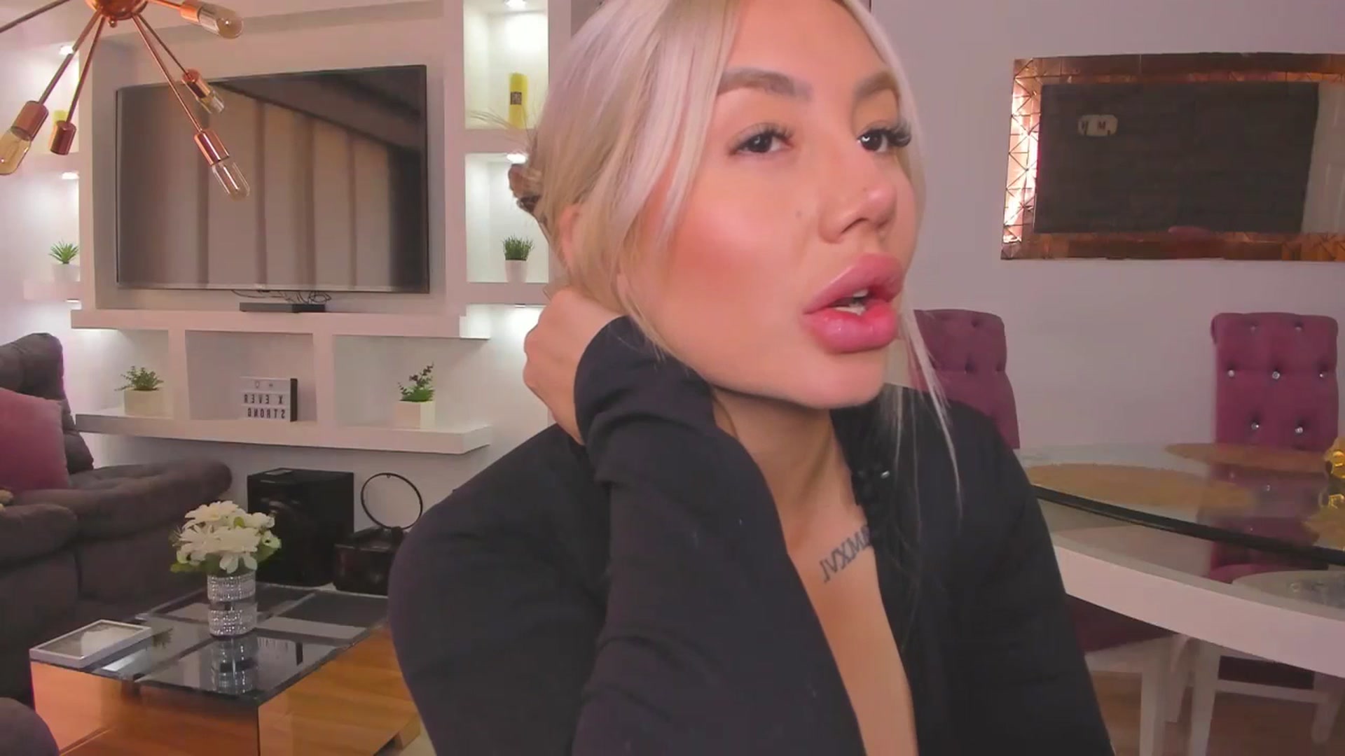Gallery image thumbnail from holy_blonde's myfreecams stream on, 03/05/2024, 17:53 image 9 of 20