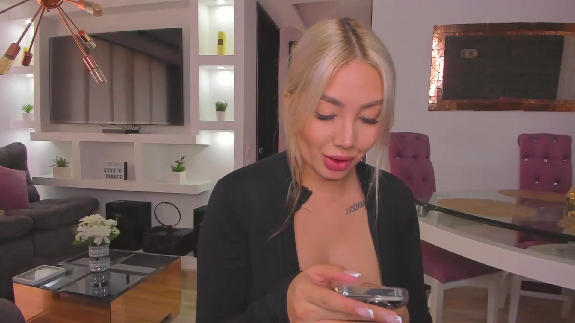 Gallery image thumbnail from holy_blonde's myfreecams stream on, 03/05/2024, 17:53 image 7 of 20