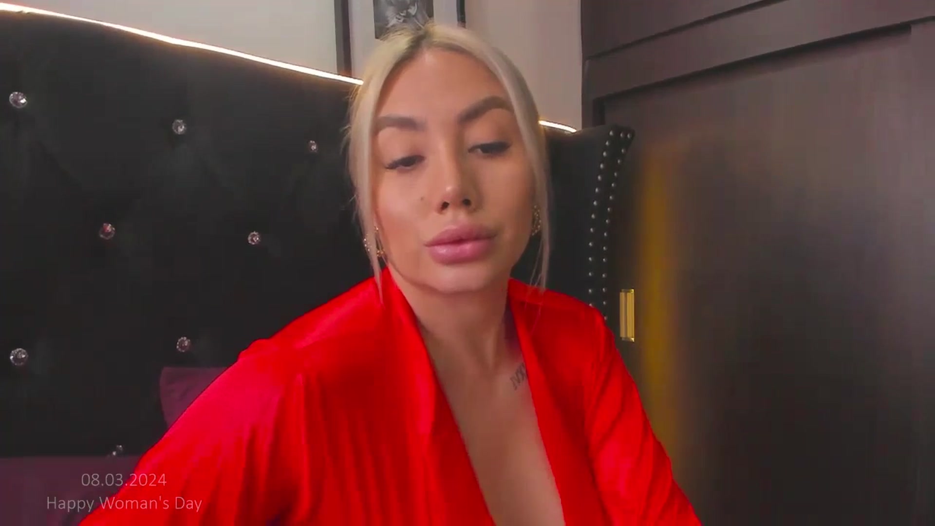 Gallery image thumbnail from holy_blonde's myfreecams stream on, 03/08/2024, 16:27 image 17 of 20