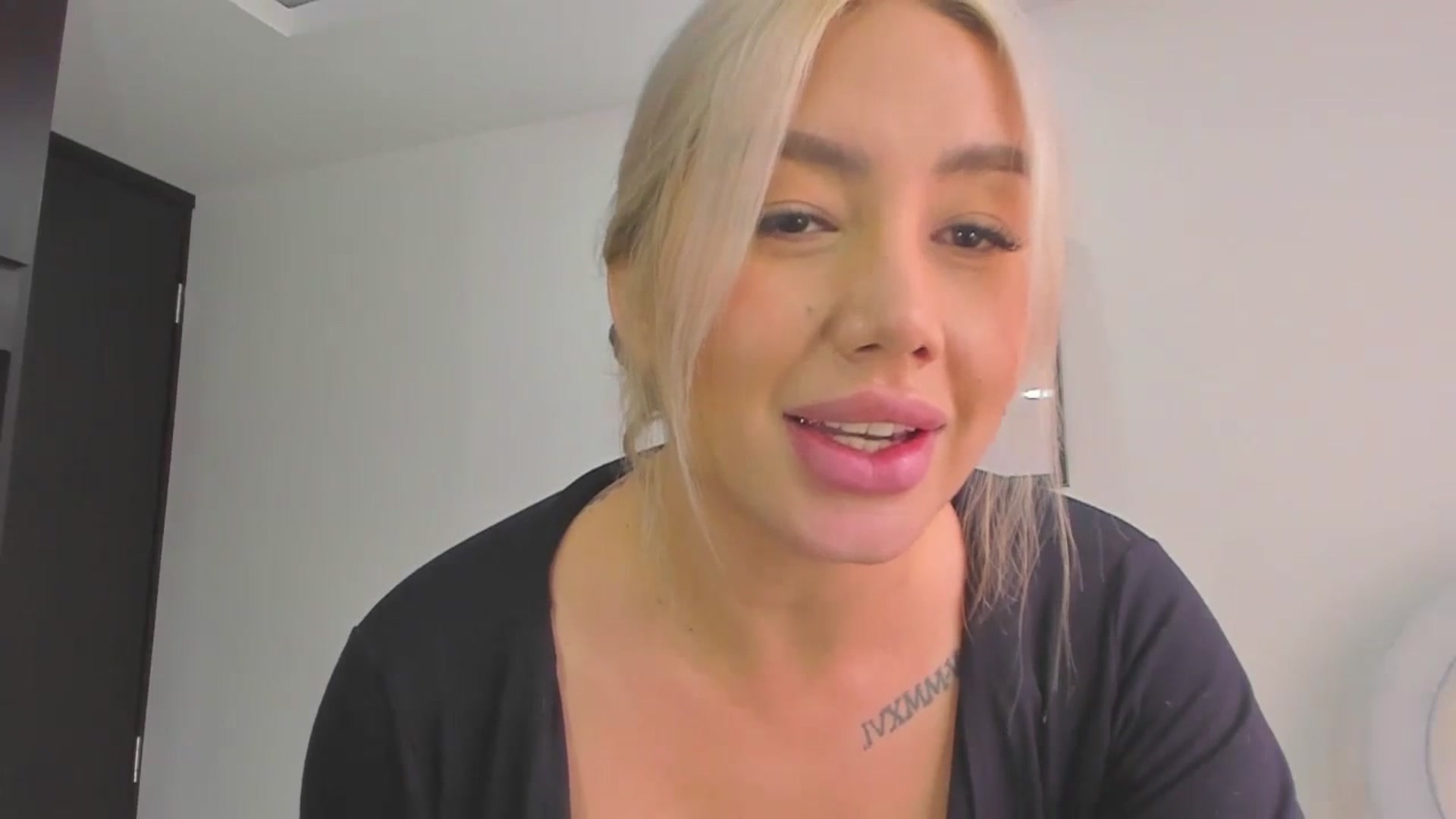 Gallery image thumbnail from holy_blonde's myfreecams stream on, 03/11/2024, 18:05 image 19 of 20