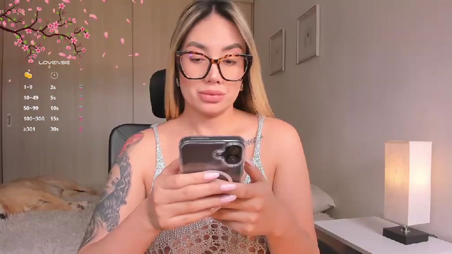 Gallery image thumbnail from holy_blonde's myfreecams stream on, 12/06/2024, 17:52 image 18 of 20