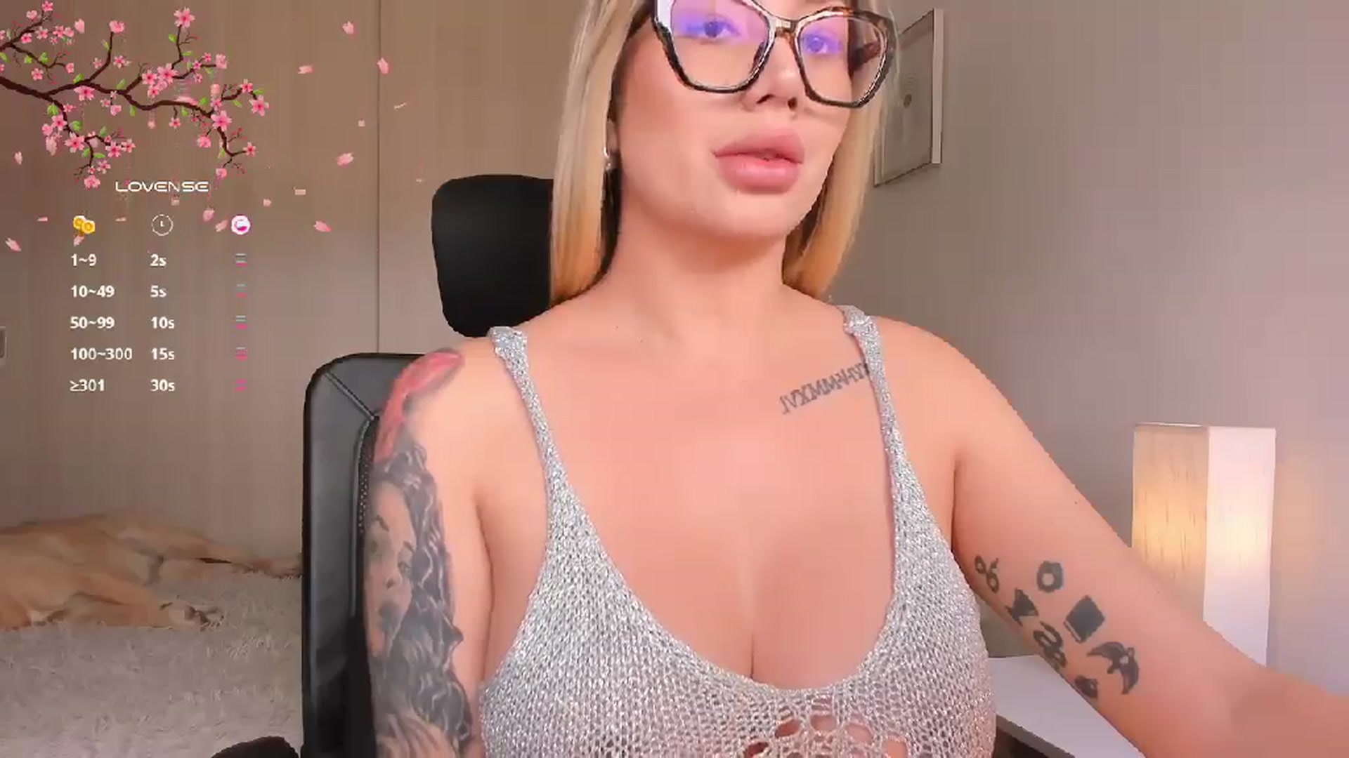 Gallery image thumbnail from holy_blonde's myfreecams stream on, 12/06/2024, 17:52 image 7 of 20