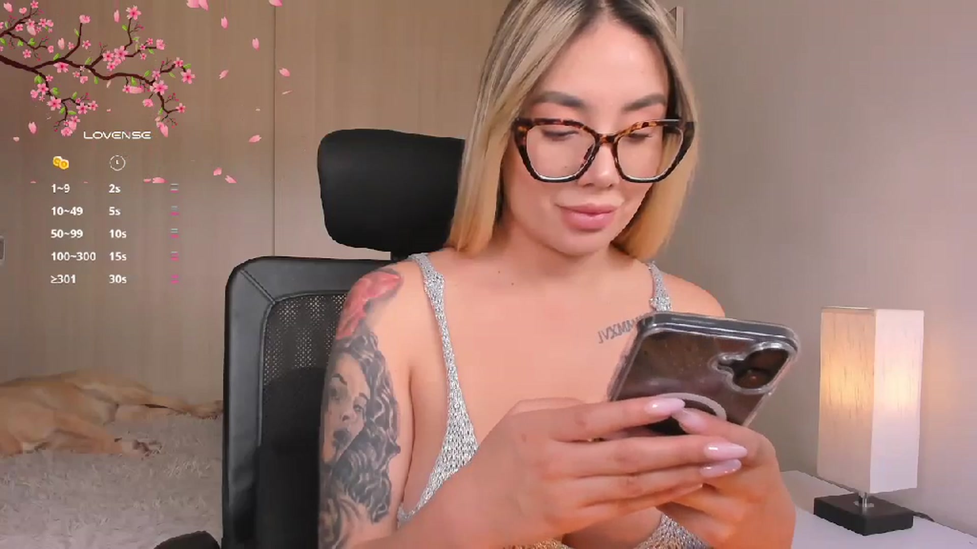 Gallery image thumbnail from holy_blonde's myfreecams stream on, 12/06/2024, 17:52 image 8 of 20