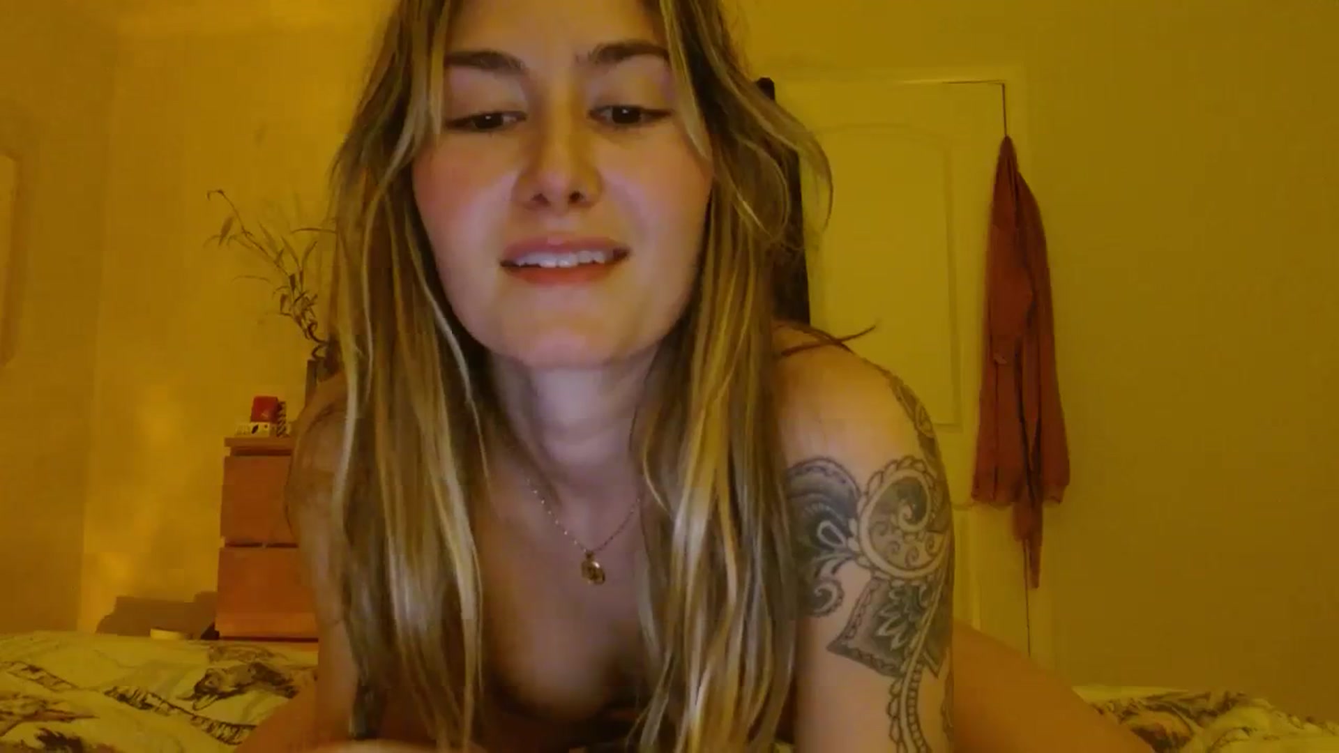 Gallery image thumbnail from honey28's myfreecams stream on, 01/11/2024, 06:23 image 6 of 20