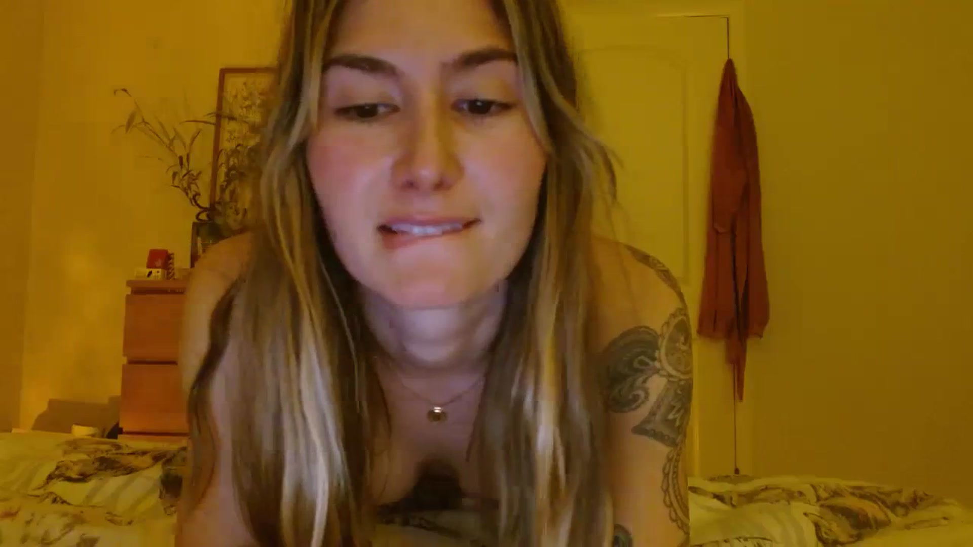 Gallery image thumbnail from honey28's myfreecams stream on, 01/11/2024, 06:23 image 17 of 20