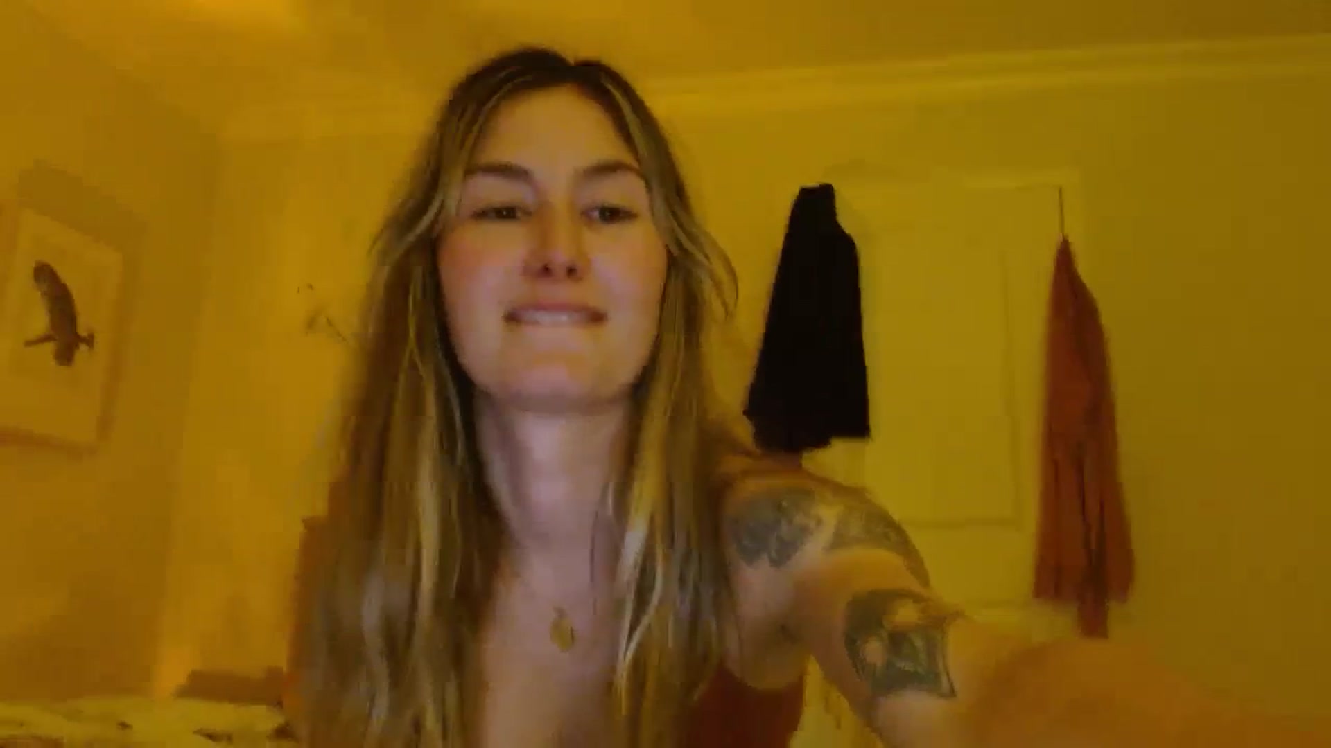 Gallery image thumbnail from honey28's myfreecams stream on, 01/11/2024, 06:23 image 8 of 20