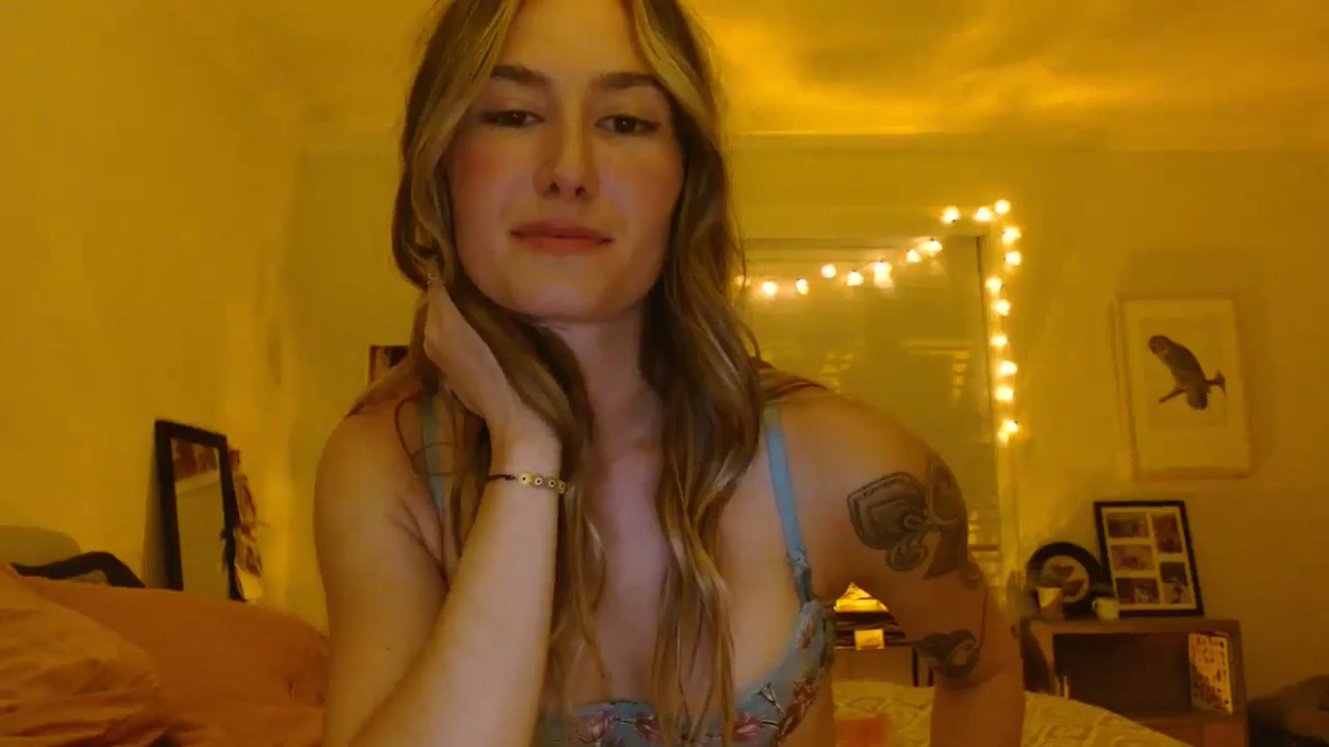 Gallery image thumbnail from honey28's myfreecams stream on, 08/17/2024, 03:40 image 2 of 20