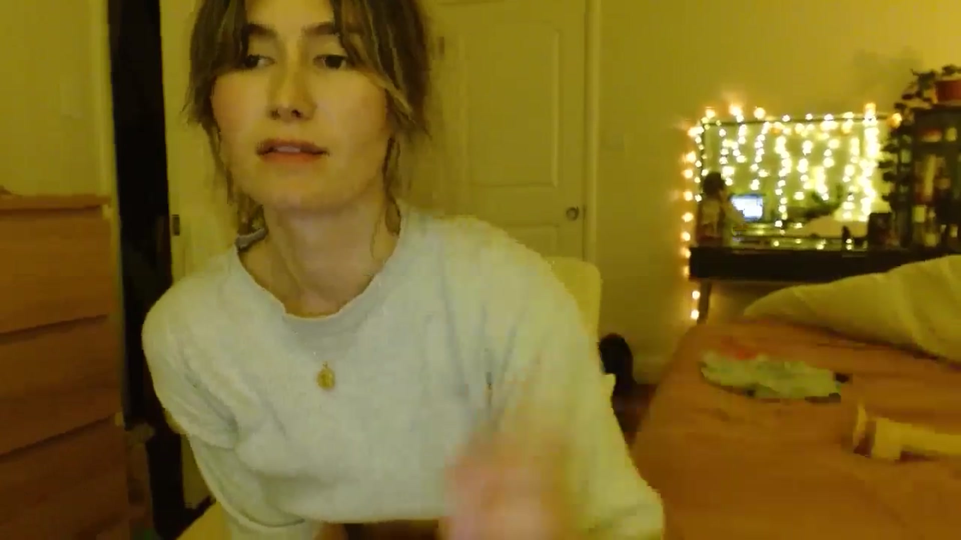 Gallery image thumbnail from honey28's myfreecams stream on, 03/25/2025, 04:34 image 11 of 20